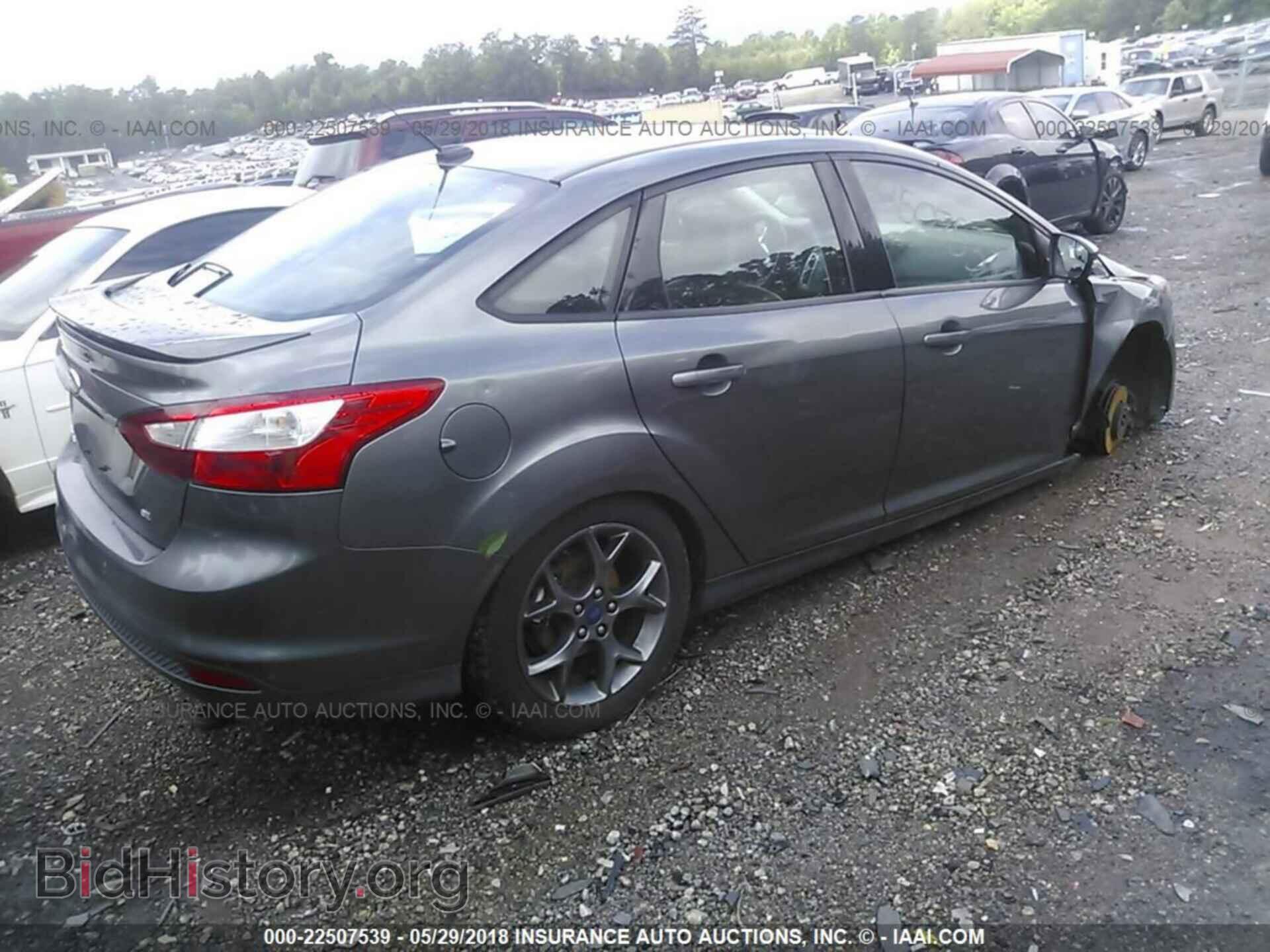 2014 Ford Focus - VIN: 1FADP3F25EL266794 - Photo 4