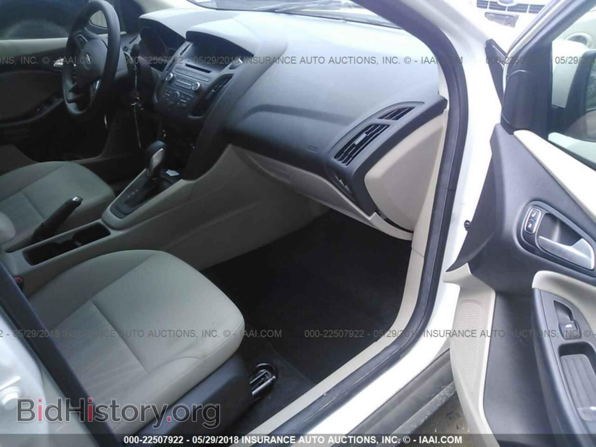 2017 Ford Focus - VIN: 1FADP3F23HL204931 - Photo 5