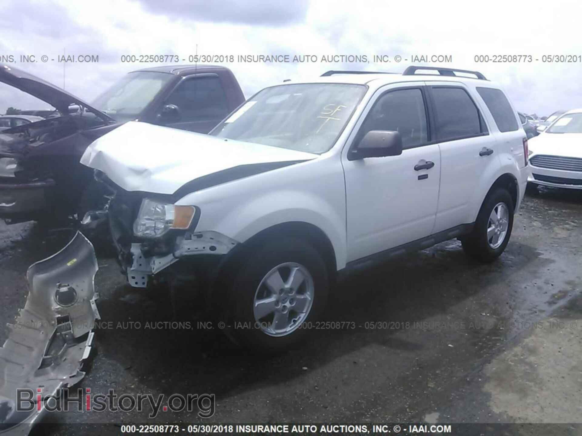 2011 Ford Escape - VIN: 1FMCU0D79BKC06140 - Photo 2