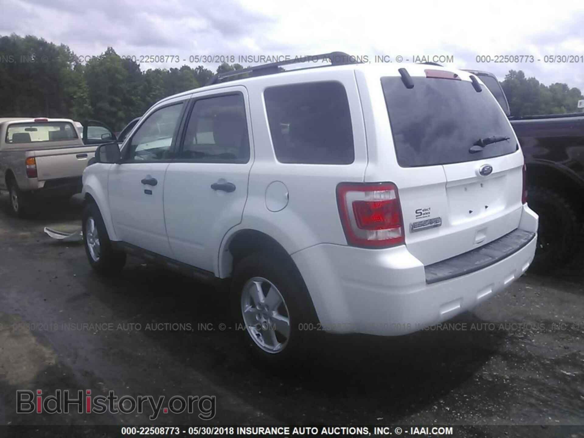 2011 Ford Escape - VIN: 1FMCU0D79BKC06140 - Photo 3
