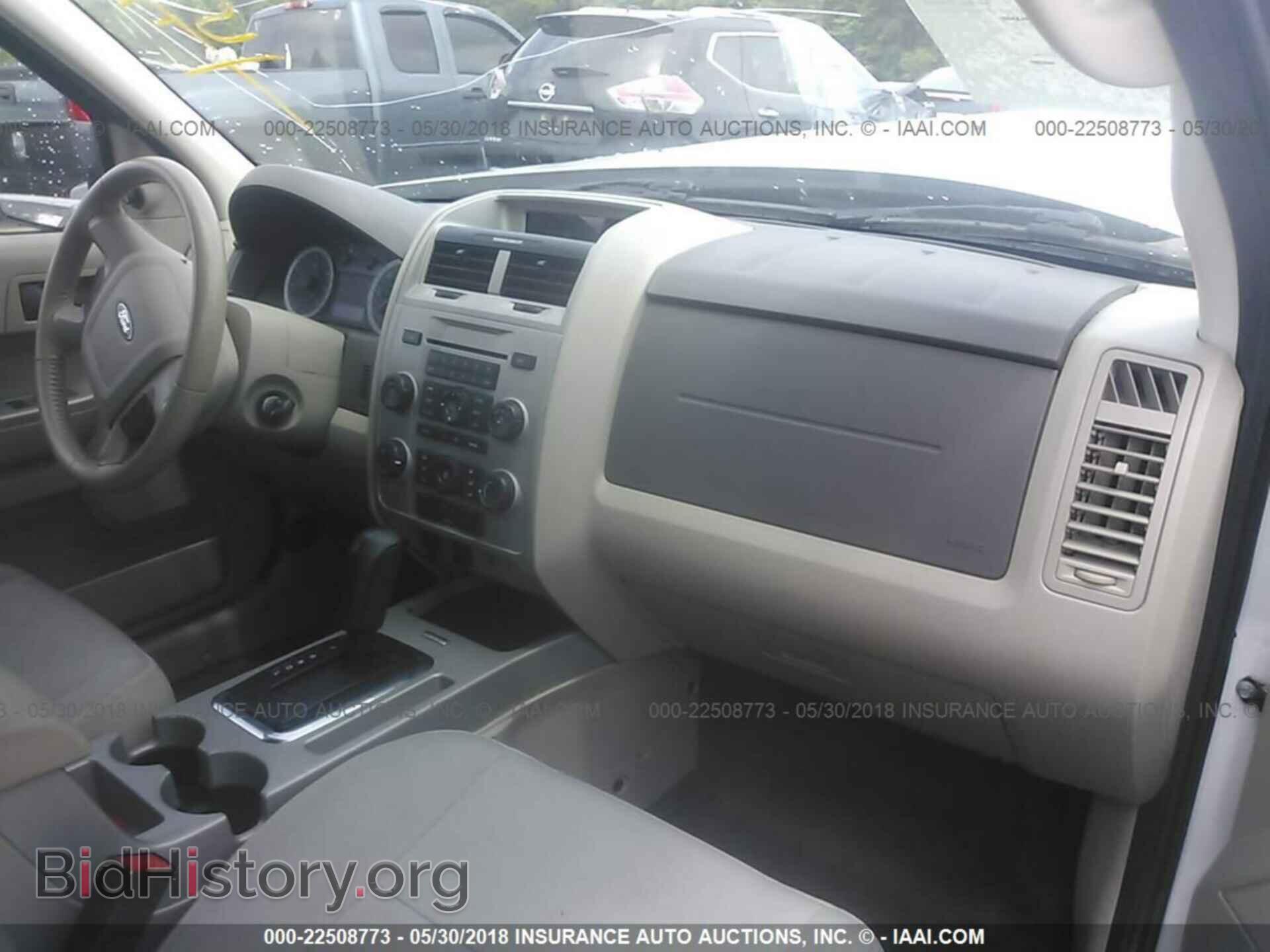 2011 Ford Escape - VIN: 1FMCU0D79BKC06140 - Photo 5