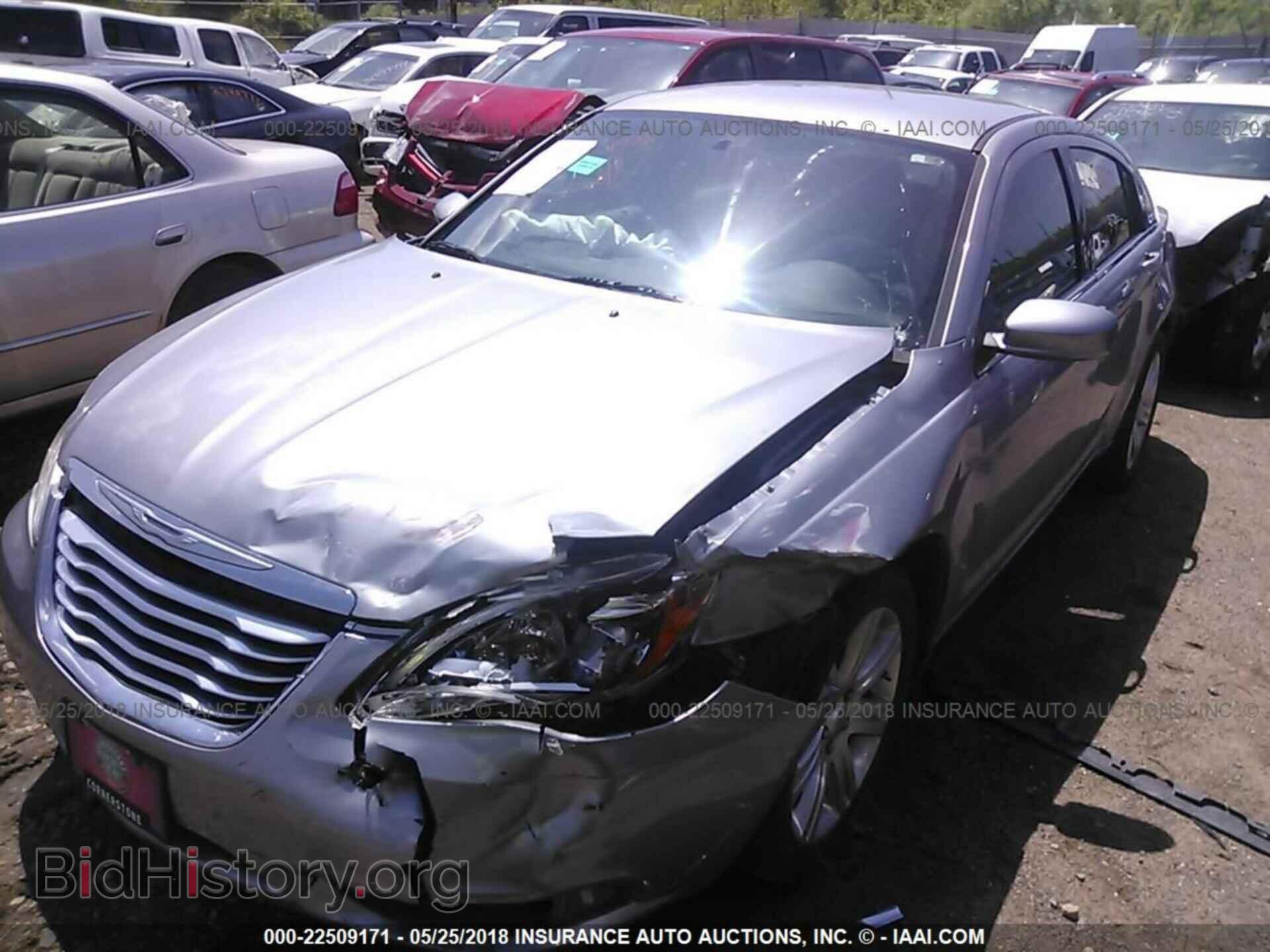 2013 Chrysler 200 - VIN: 1C3CCBAB7DN762089 - Photo 2