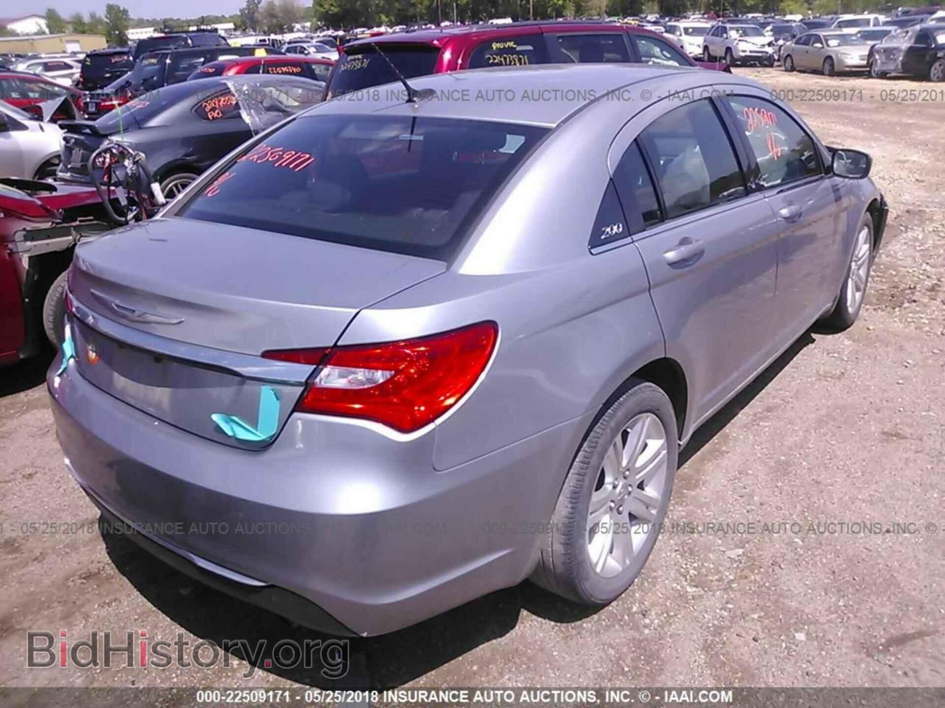 2013 Chrysler 200 - VIN: 1C3CCBAB7DN762089 - Photo 4