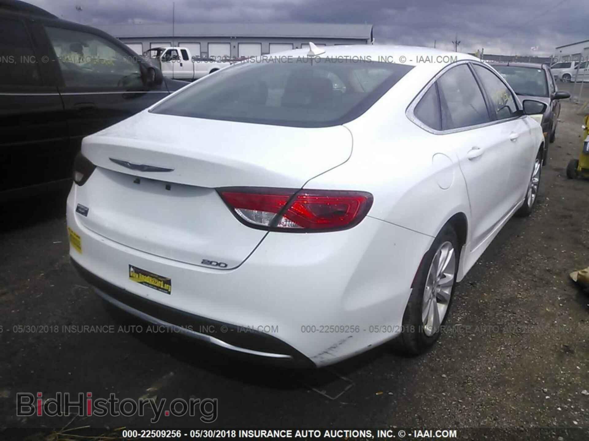 2016 Chrysler 200 - VIN: 1C3CCCAB5GN195374 - Photo 4