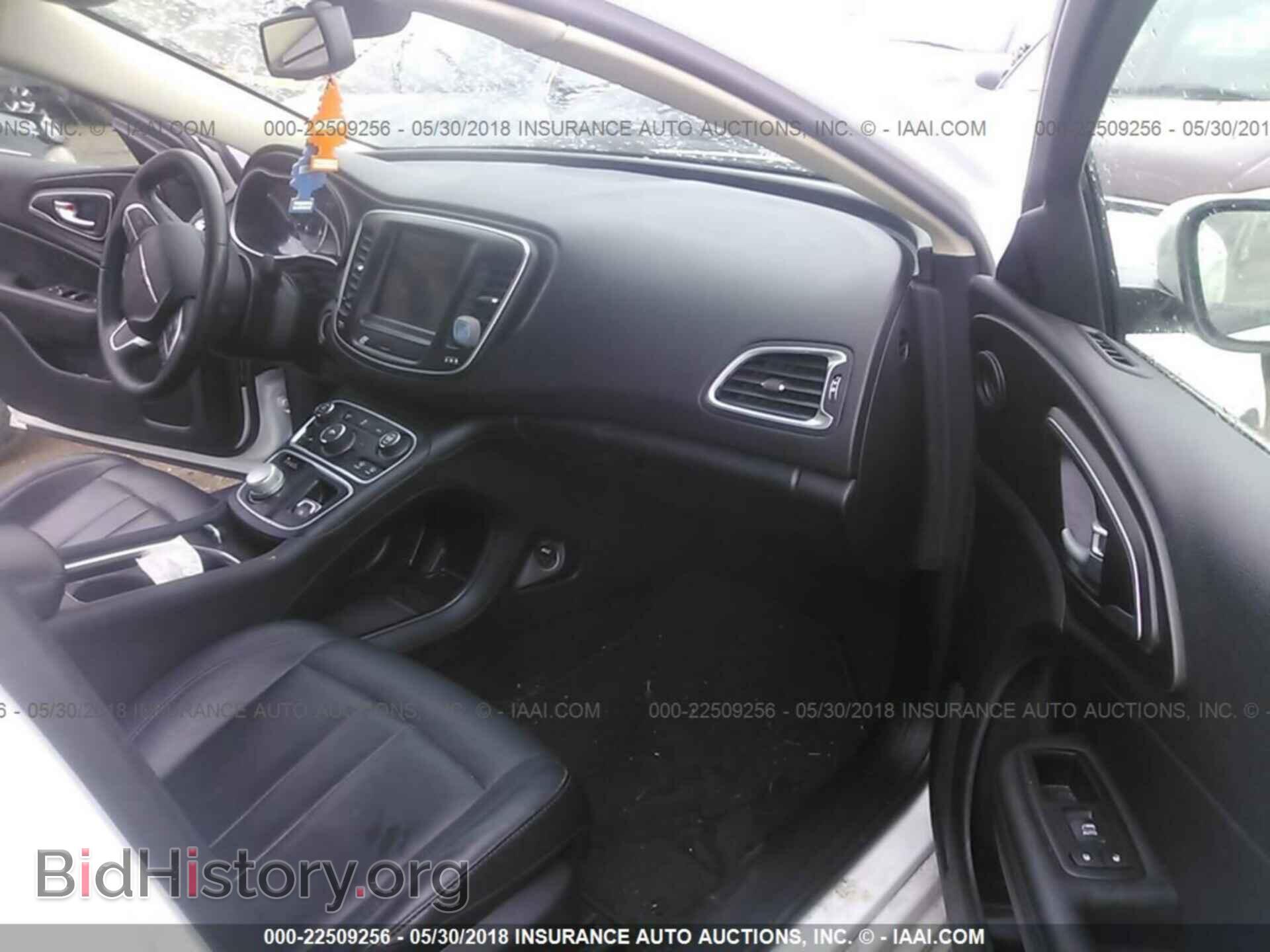 2016 Chrysler 200 - VIN: 1C3CCCAB5GN195374 - Photo 5