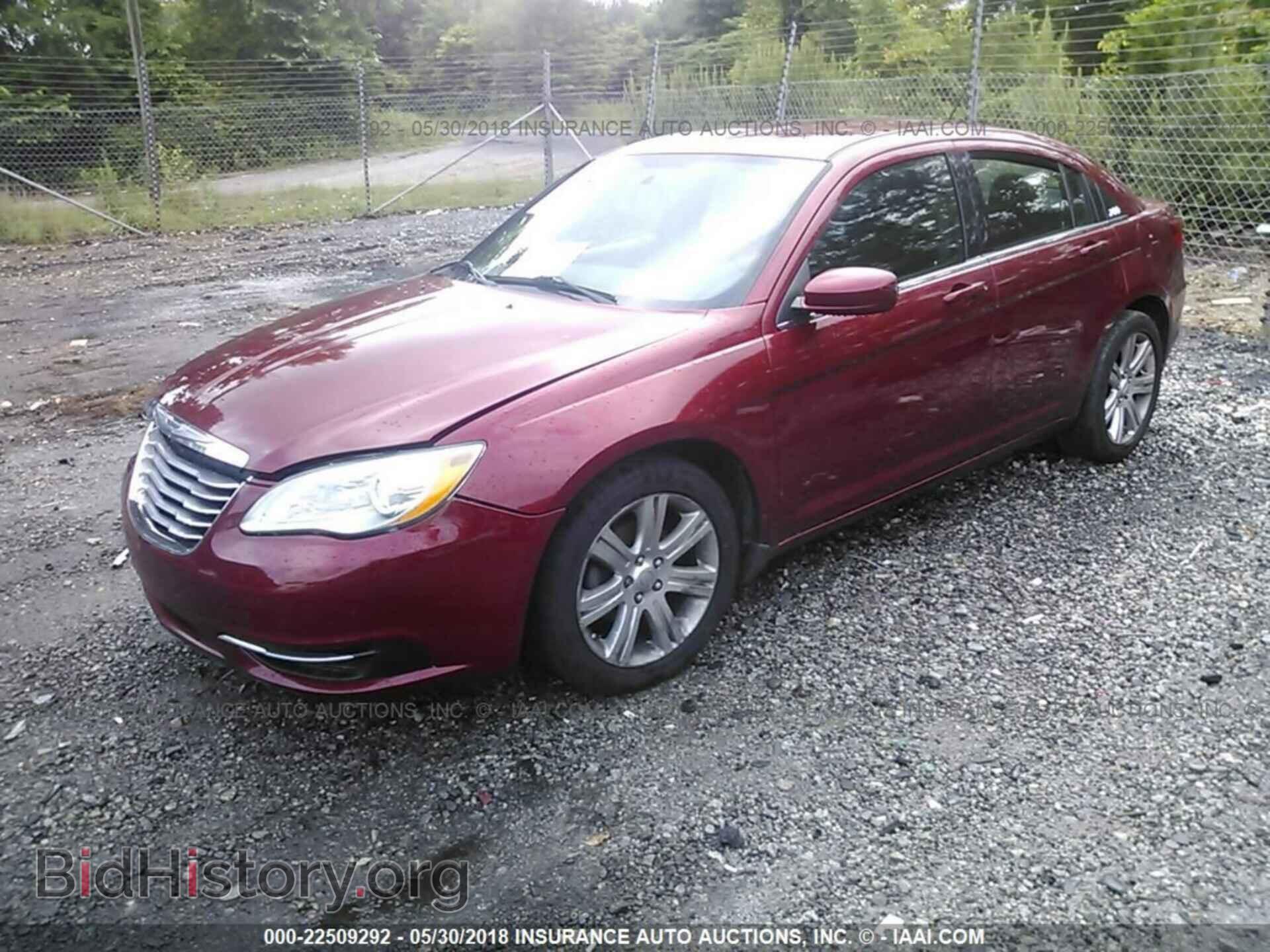 2013 Chrysler 200 - VIN: 1C3CCBAB7DN733191 - Фото 2