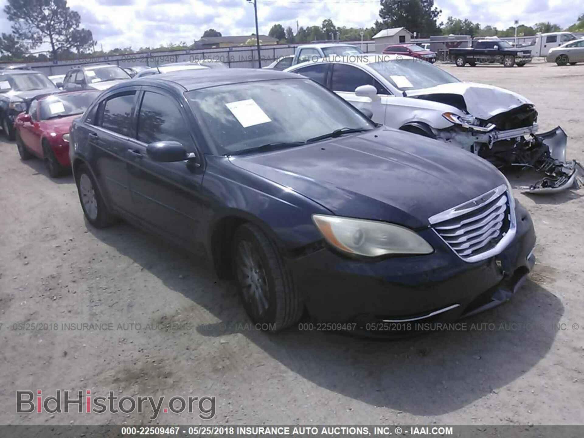 Photo 1C3BC1FG3BN538745 - Chrysler 200 2011