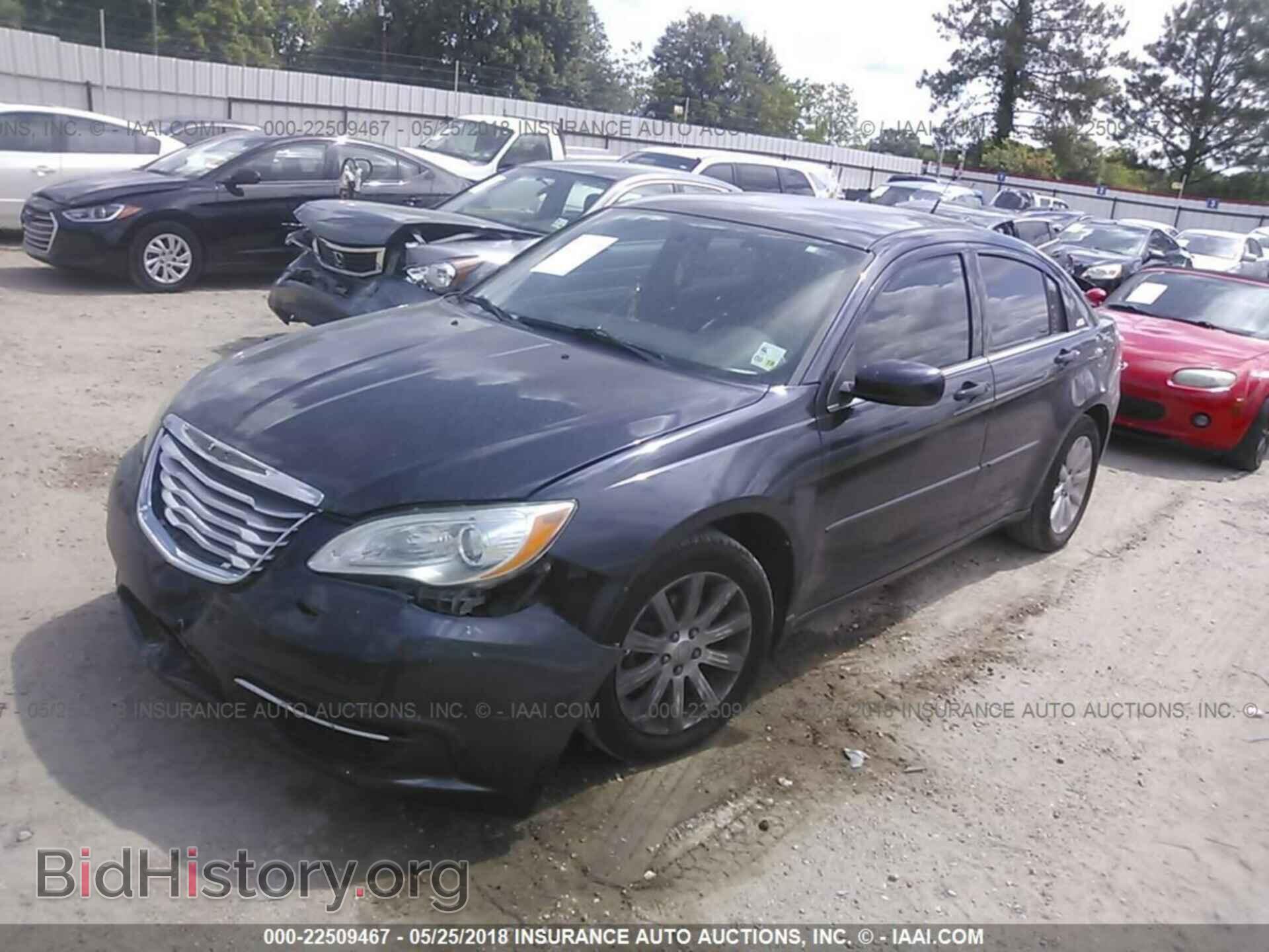 2011 Chrysler 200 - VIN: 1C3BC1FG3BN538745 - Фото 2