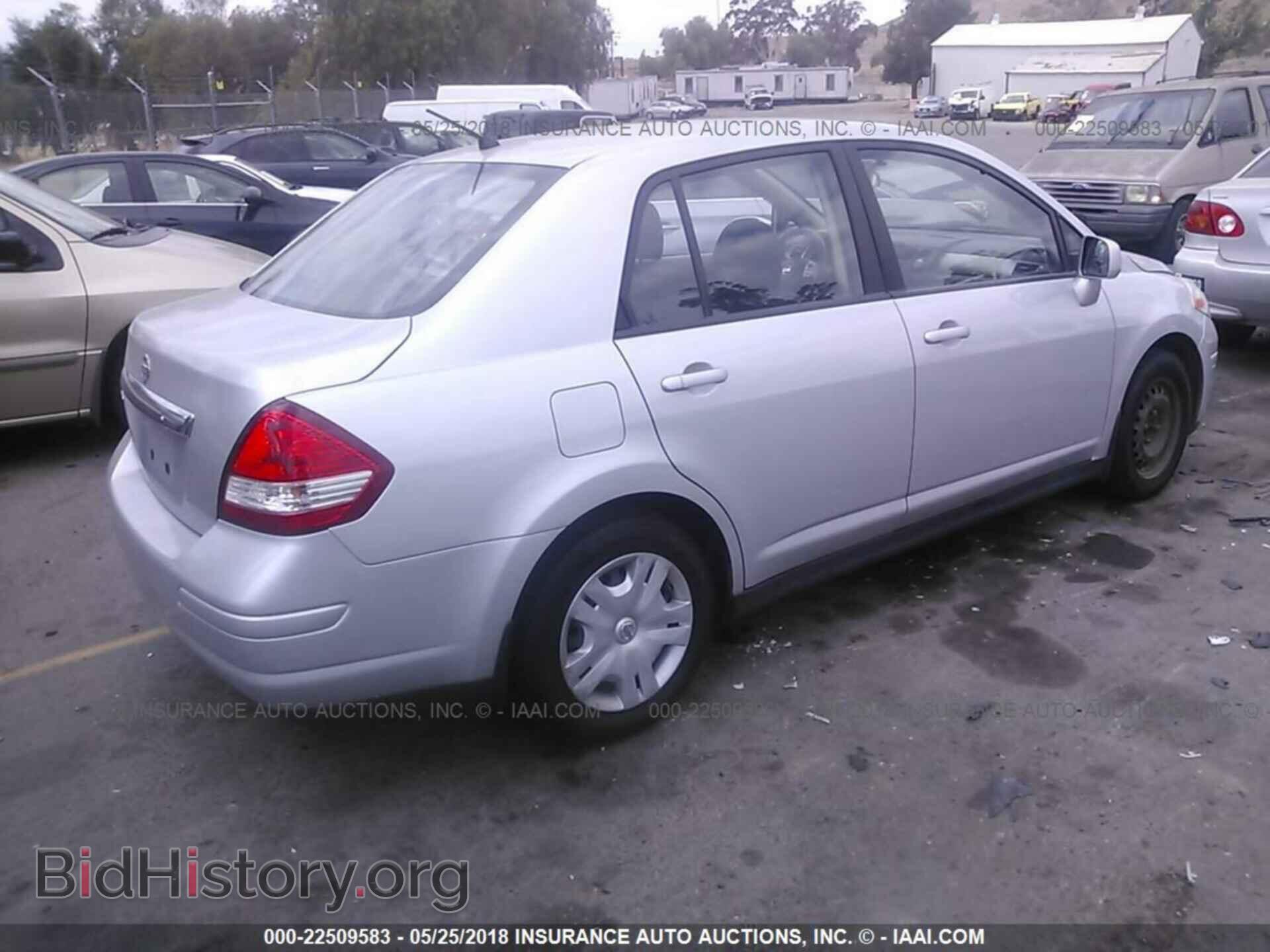 2011 Nissan Versa - VIN: 3N1BC1AP0BL444070 - Photo 4