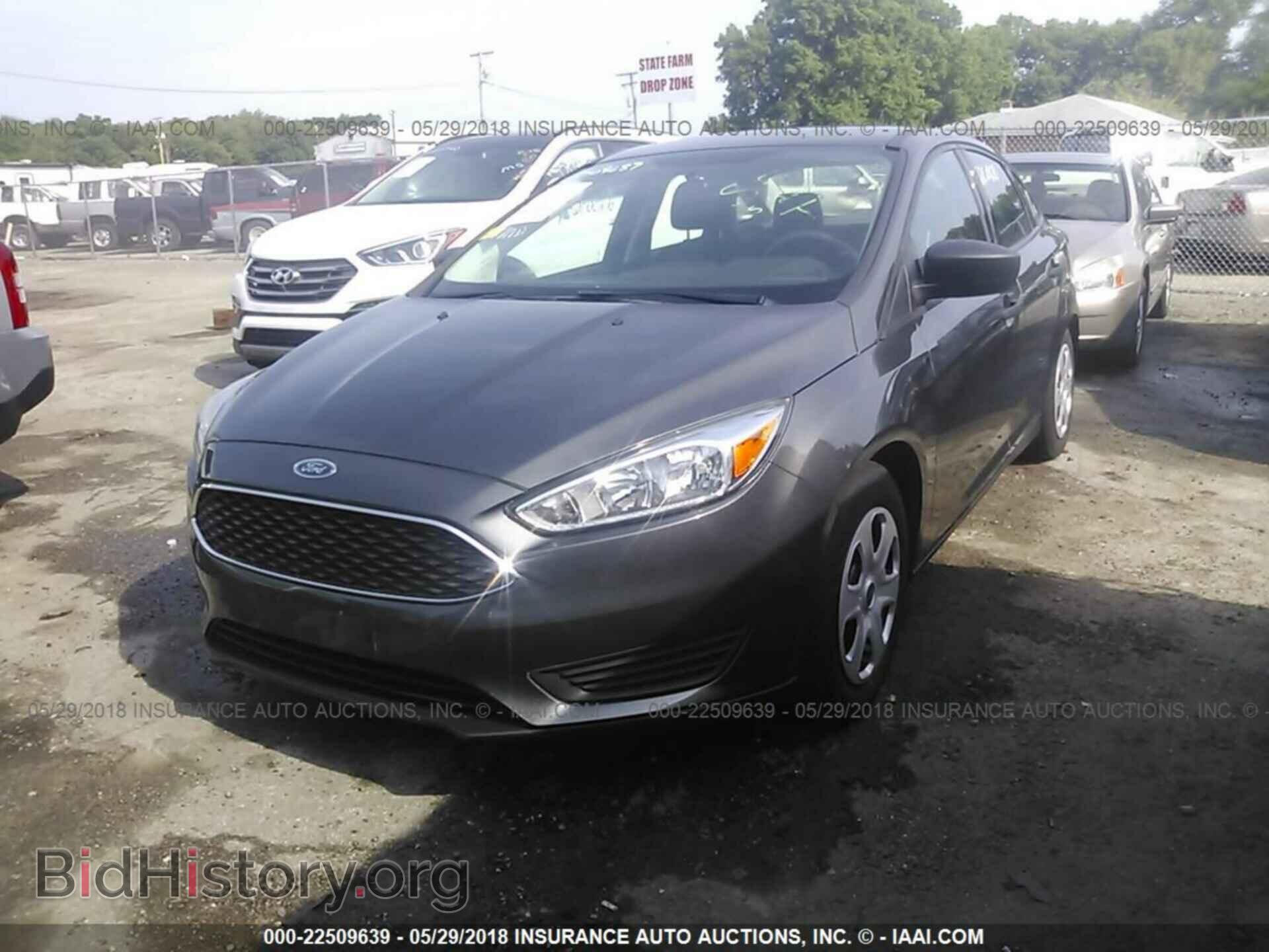 2015 Ford Focus - VIN: 1FADP3E22FL362868 - Photo 2