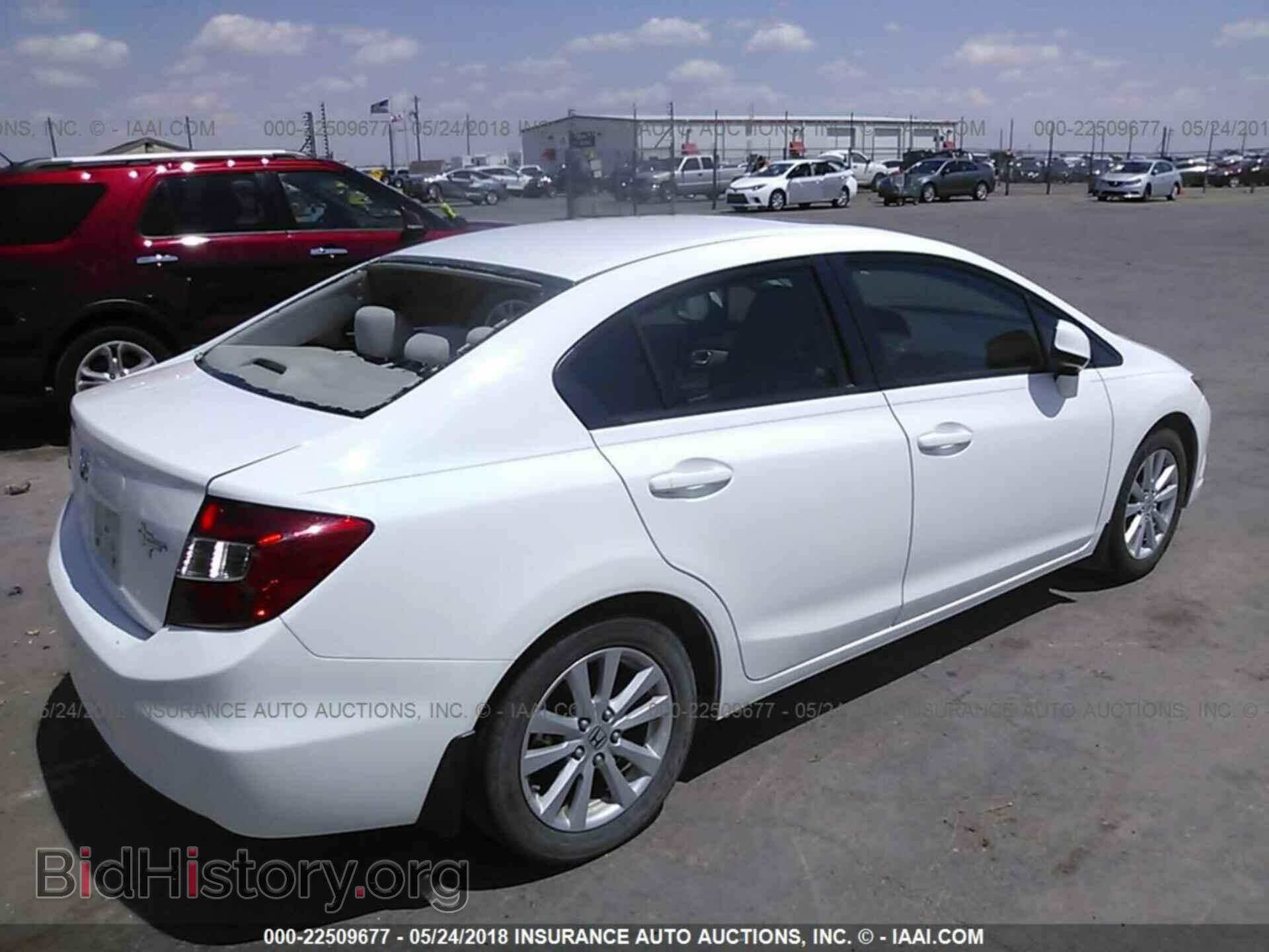 2012 Honda Civic - VIN: 2HGFB2F82CH326039 - Photo 4
