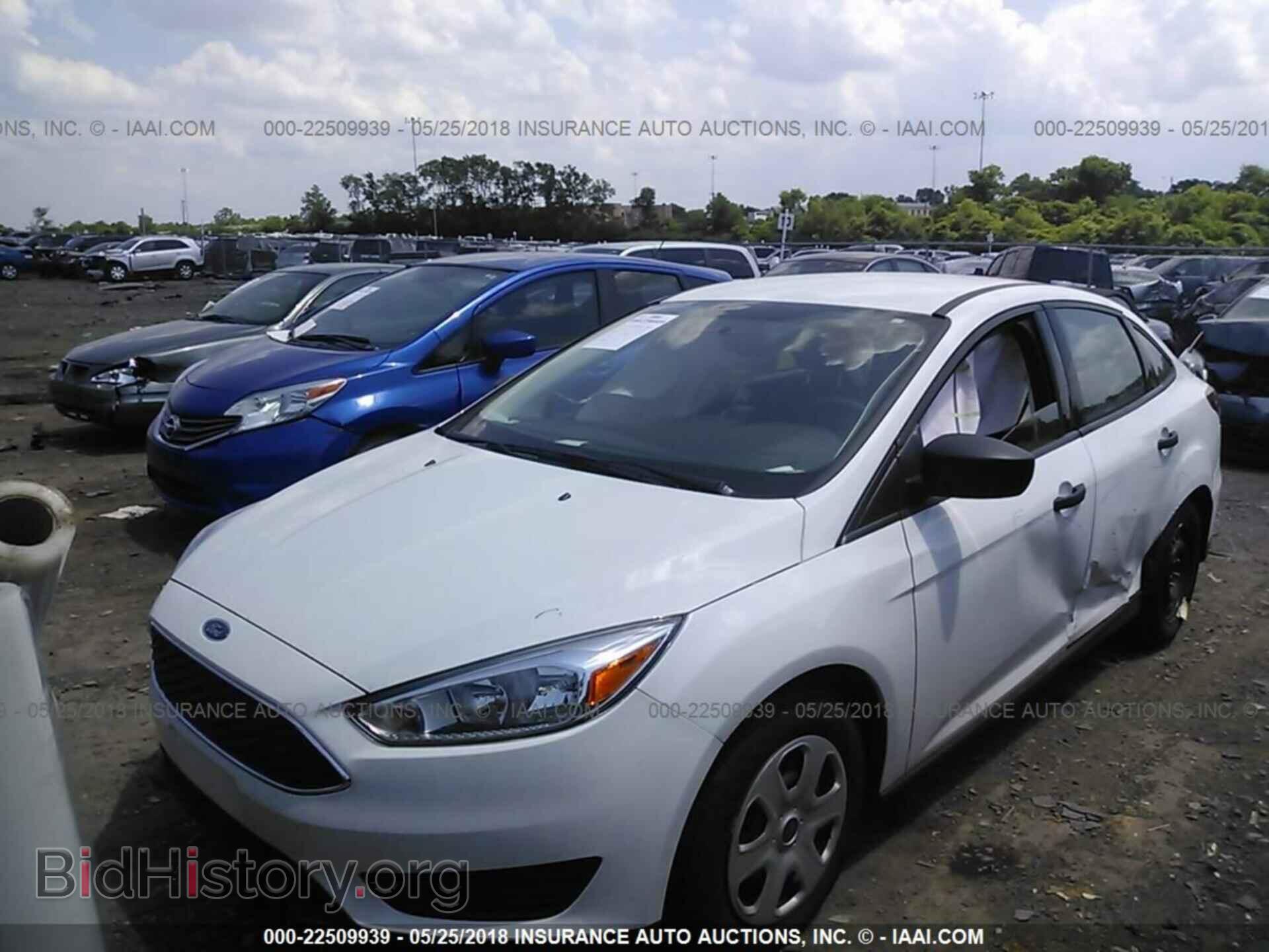 2017 Ford Focus - VIN: 1FADP3E21HL340279 - Photo 2