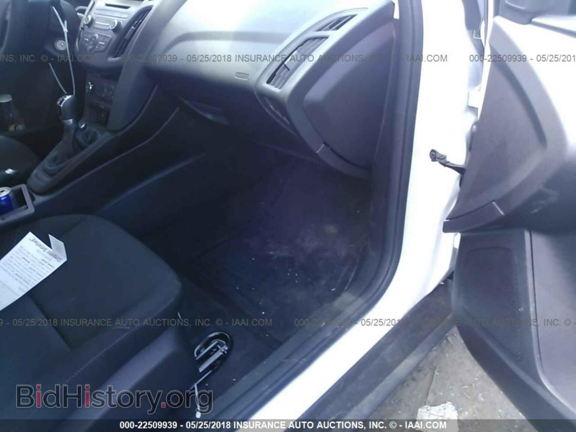 2017 Ford Focus - VIN: 1FADP3E21HL340279 - Photo 5