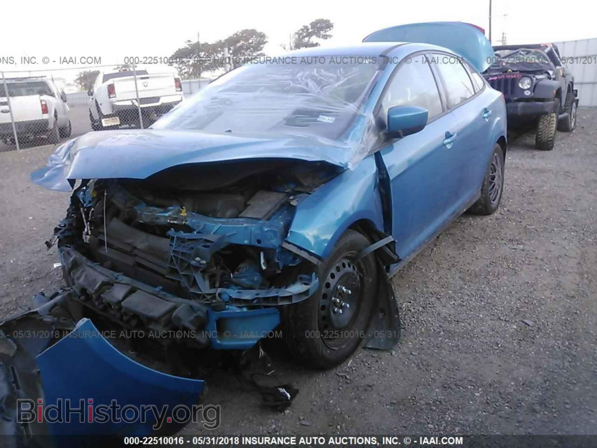 2012 Ford Focus - VIN: 1FAHP3F26CL146274 - Photo 2