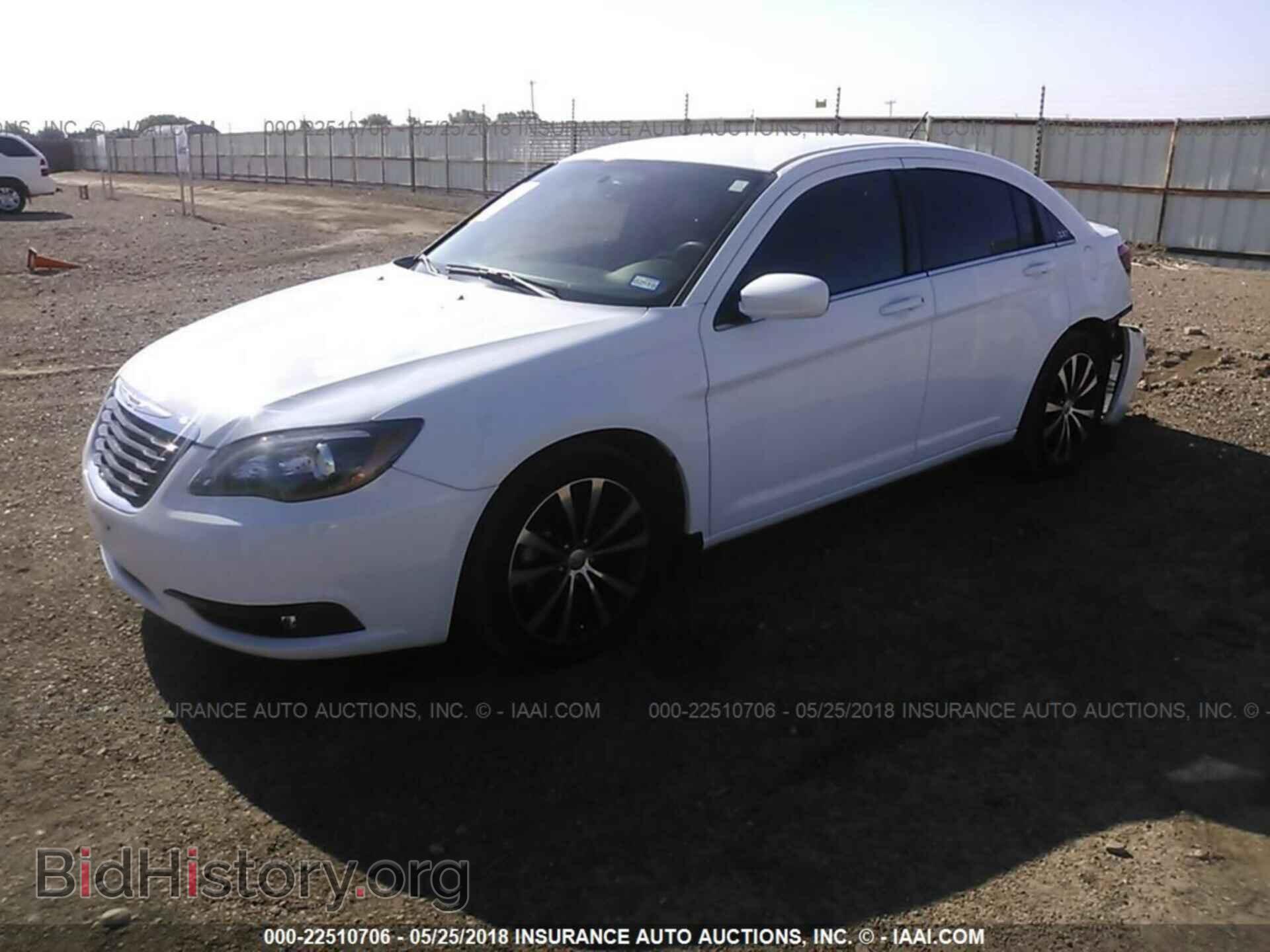 2013 Chrysler 200 - VIN: 1C3CCBCG8DN574528 - Photo 2