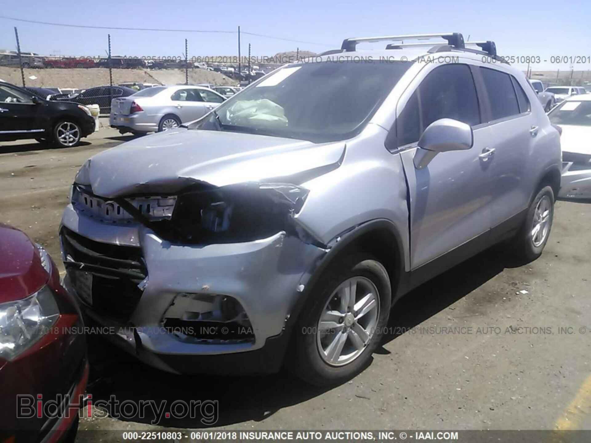 2017 Chevrolet Trax - VIN: 3GNCJPSB1HL194920 - Фото 2