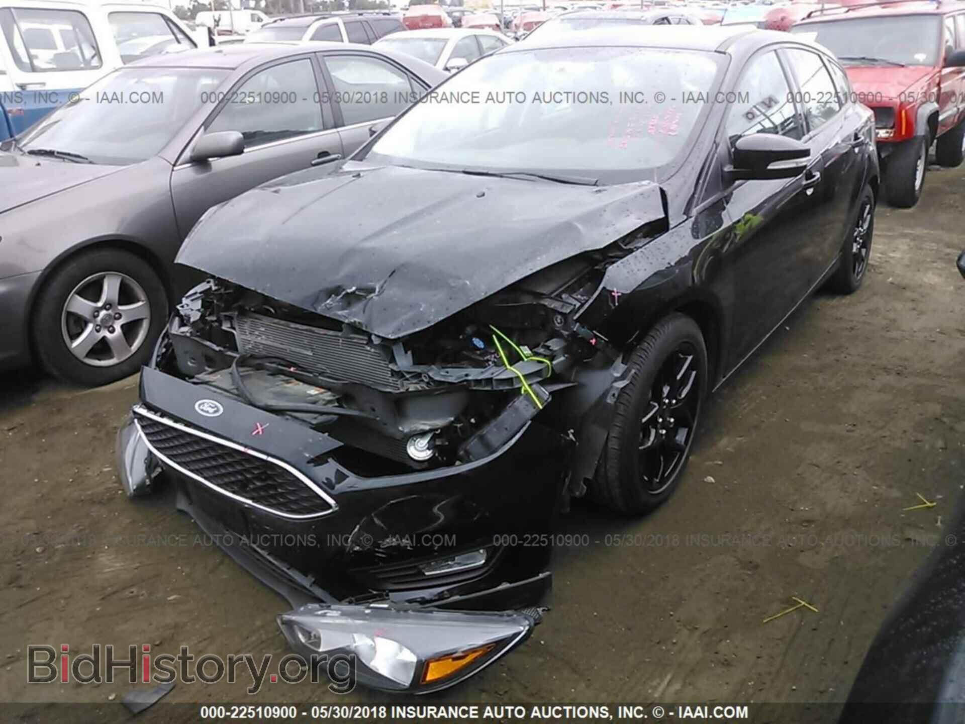 2016 Ford Focus - VIN: 1FADP3K29GL246802 - Photo 2
