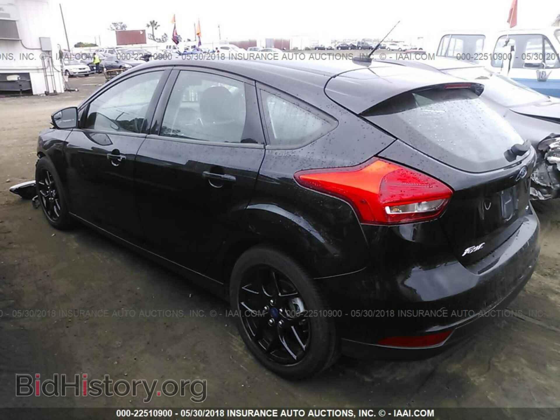 2016 Ford Focus - VIN: 1FADP3K29GL246802 - Photo 3