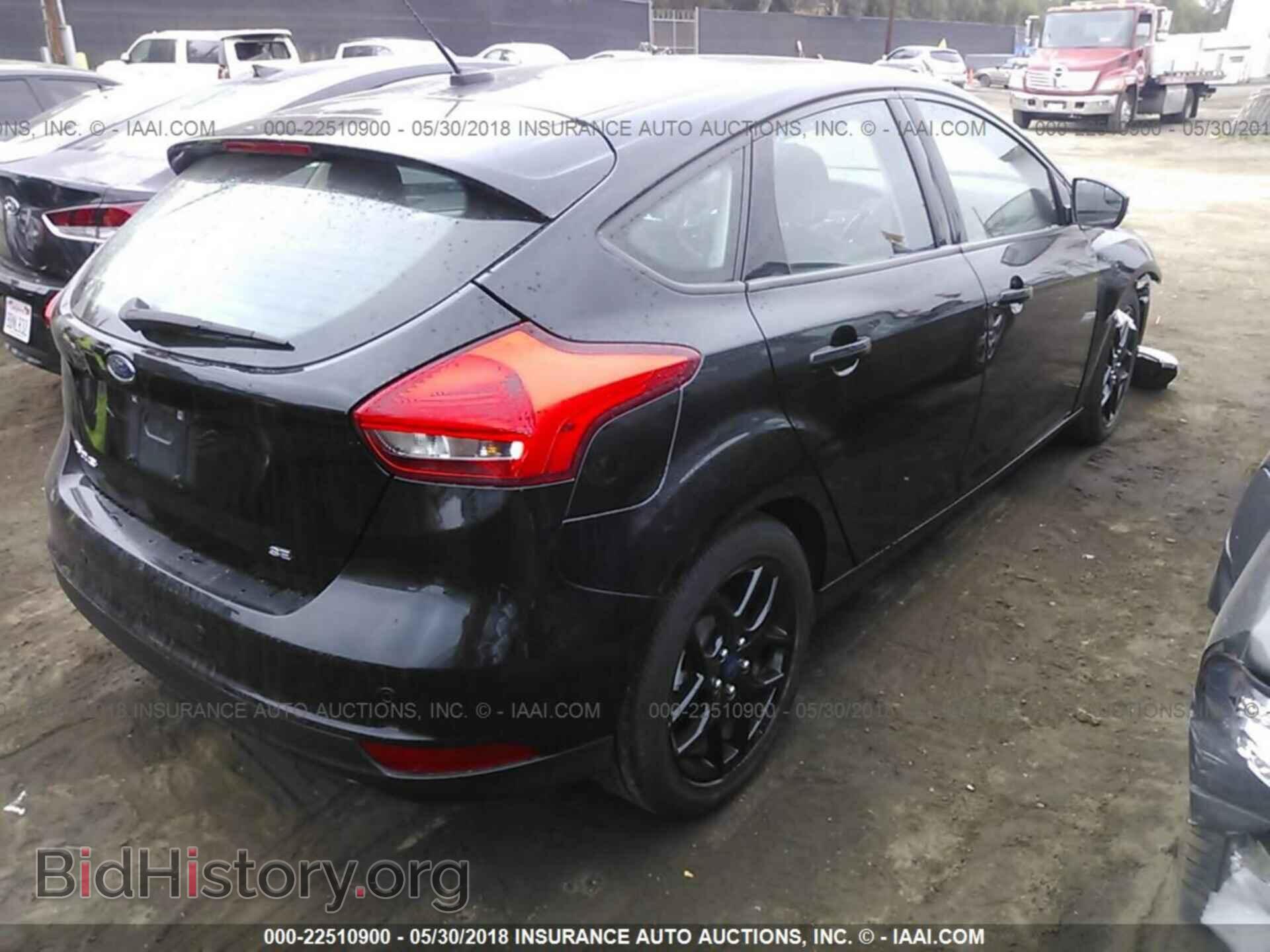 2016 Ford Focus - VIN: 1FADP3K29GL246802 - Photo 4