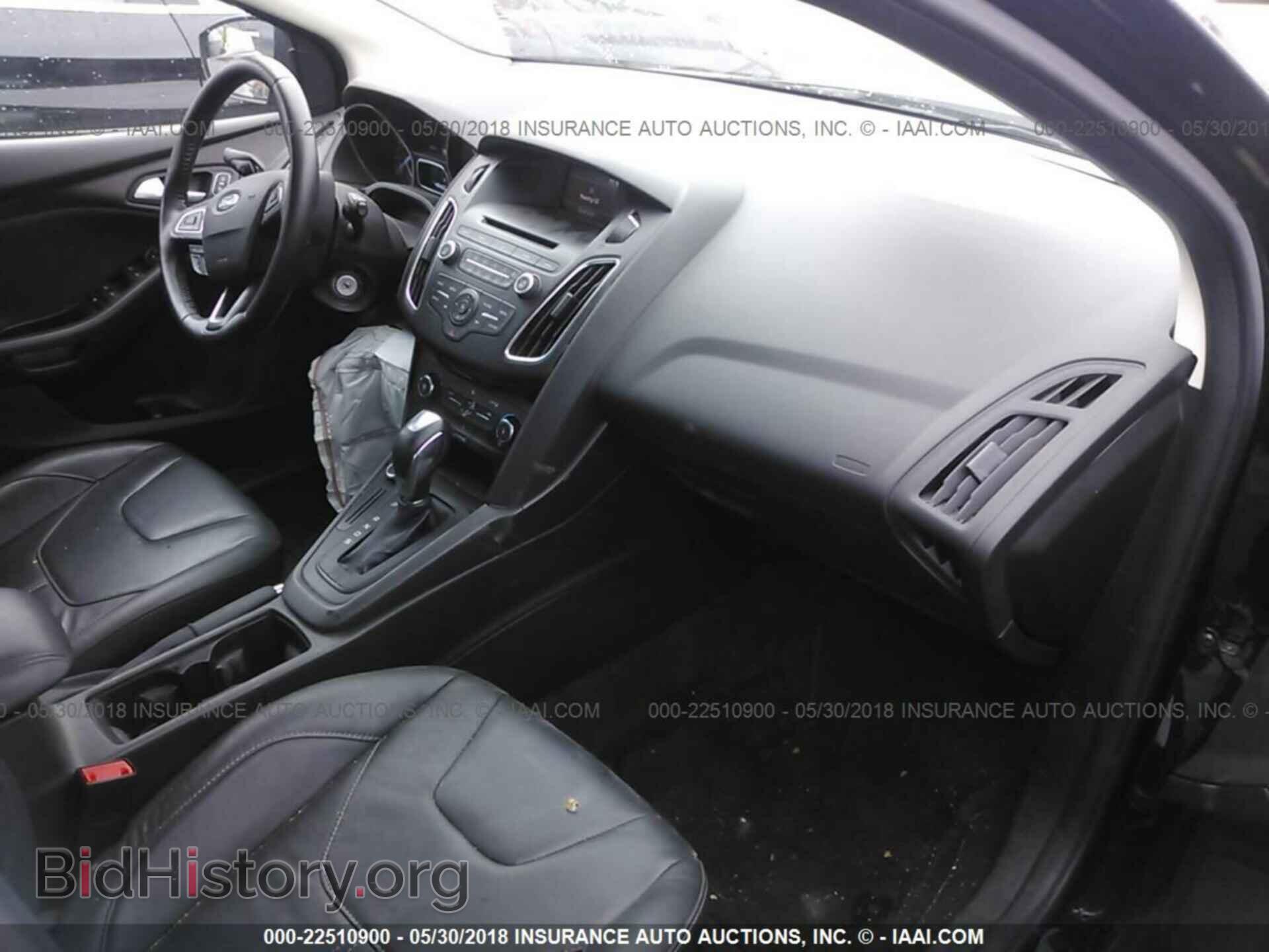 2016 Ford Focus - VIN: 1FADP3K29GL246802 - Photo 5