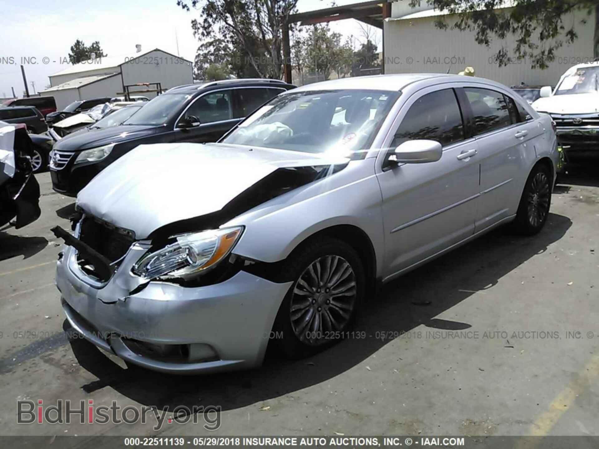 2011 Chrysler 200 - VIN: 1C3BC1FG8BN544993 - Фото 2