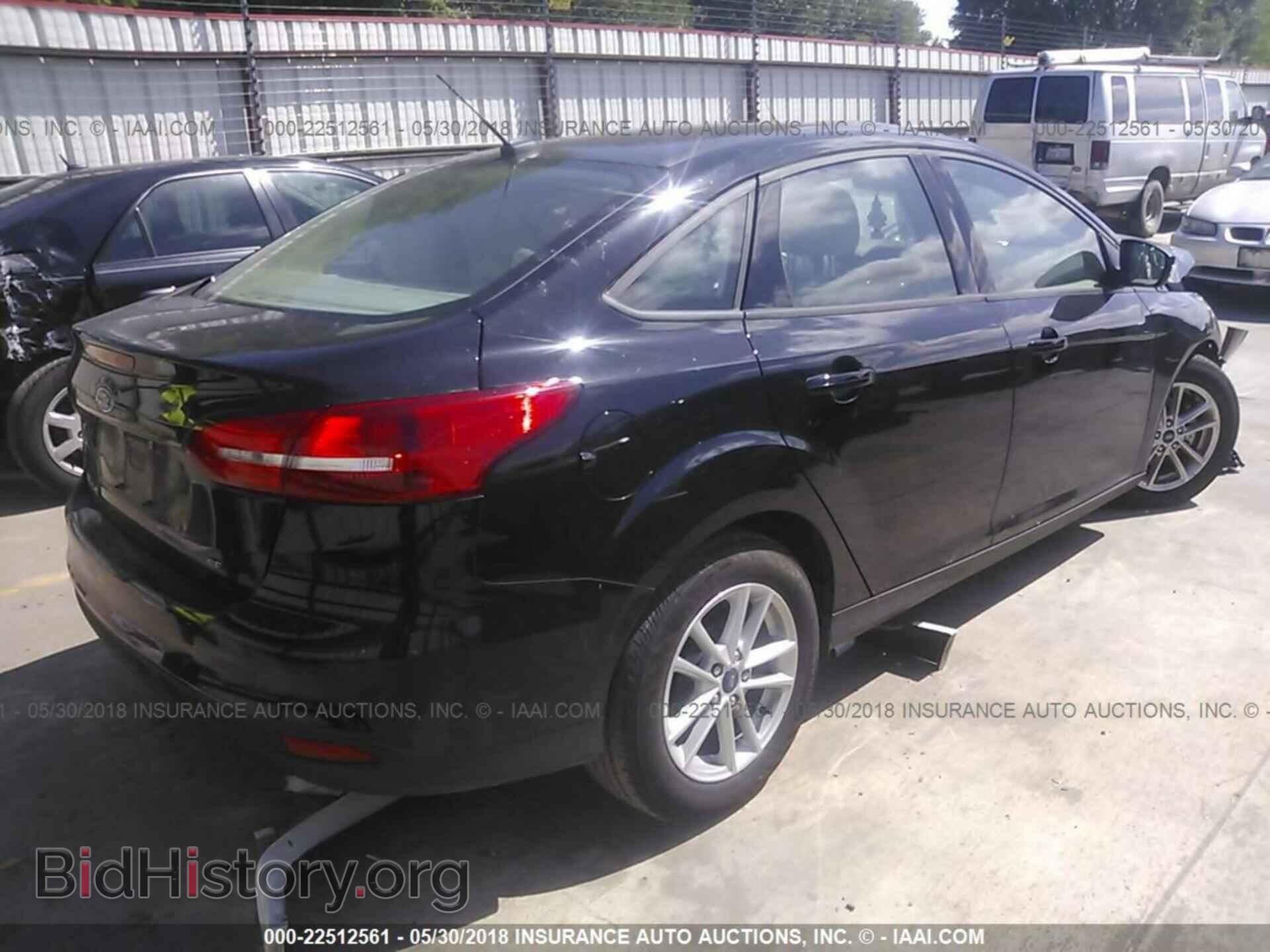 2017 Ford Focus - VIN: 1FADP3F27HL307592 - Фото 4