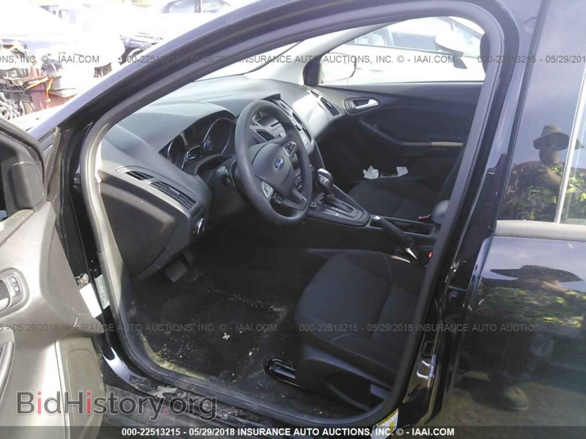 2016 Ford Focus - VIN: 1FADP3F28GL343659 - Photo 5