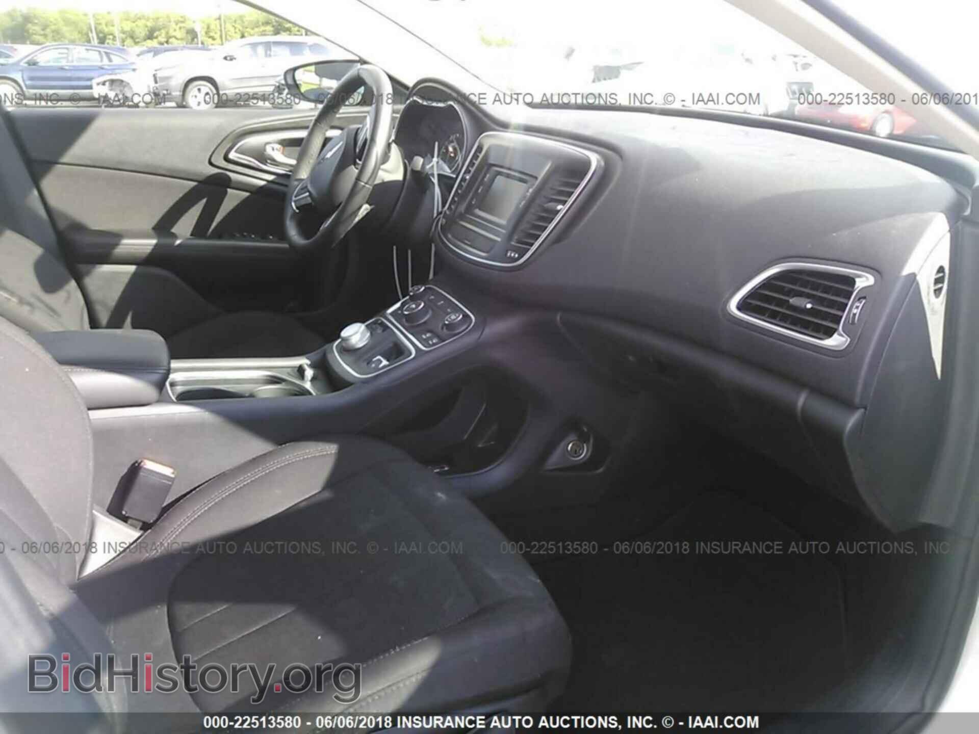 2016 Chrysler 200 - VIN: 1C3CCCFB3GN196466 - Photo 5