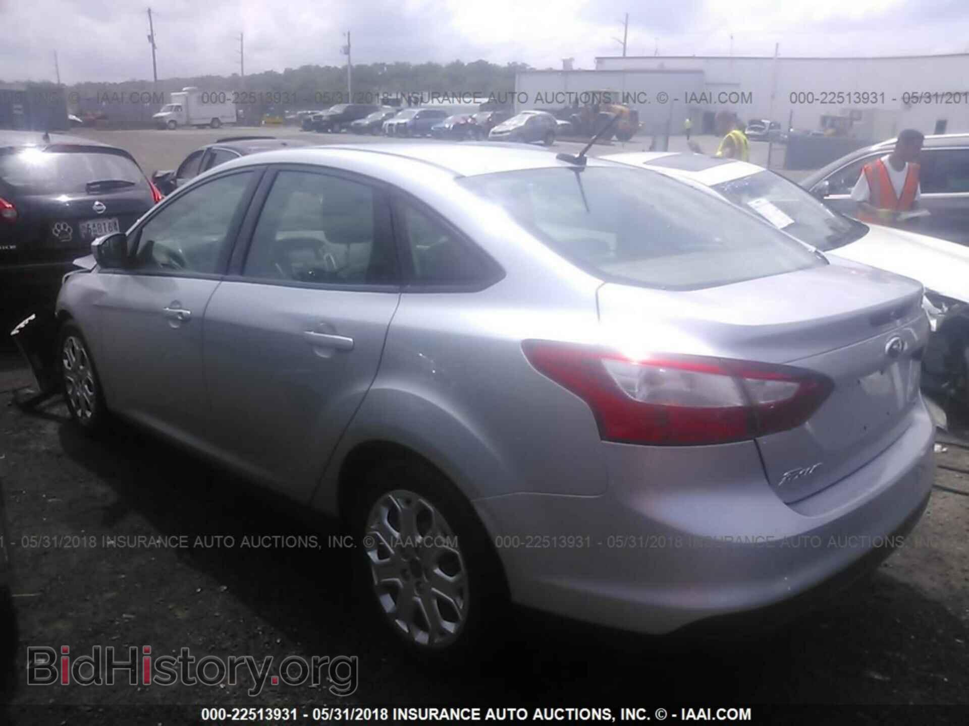 2012 Ford Focus - VIN: 1FAHP3F21CL132511 - Photo 3