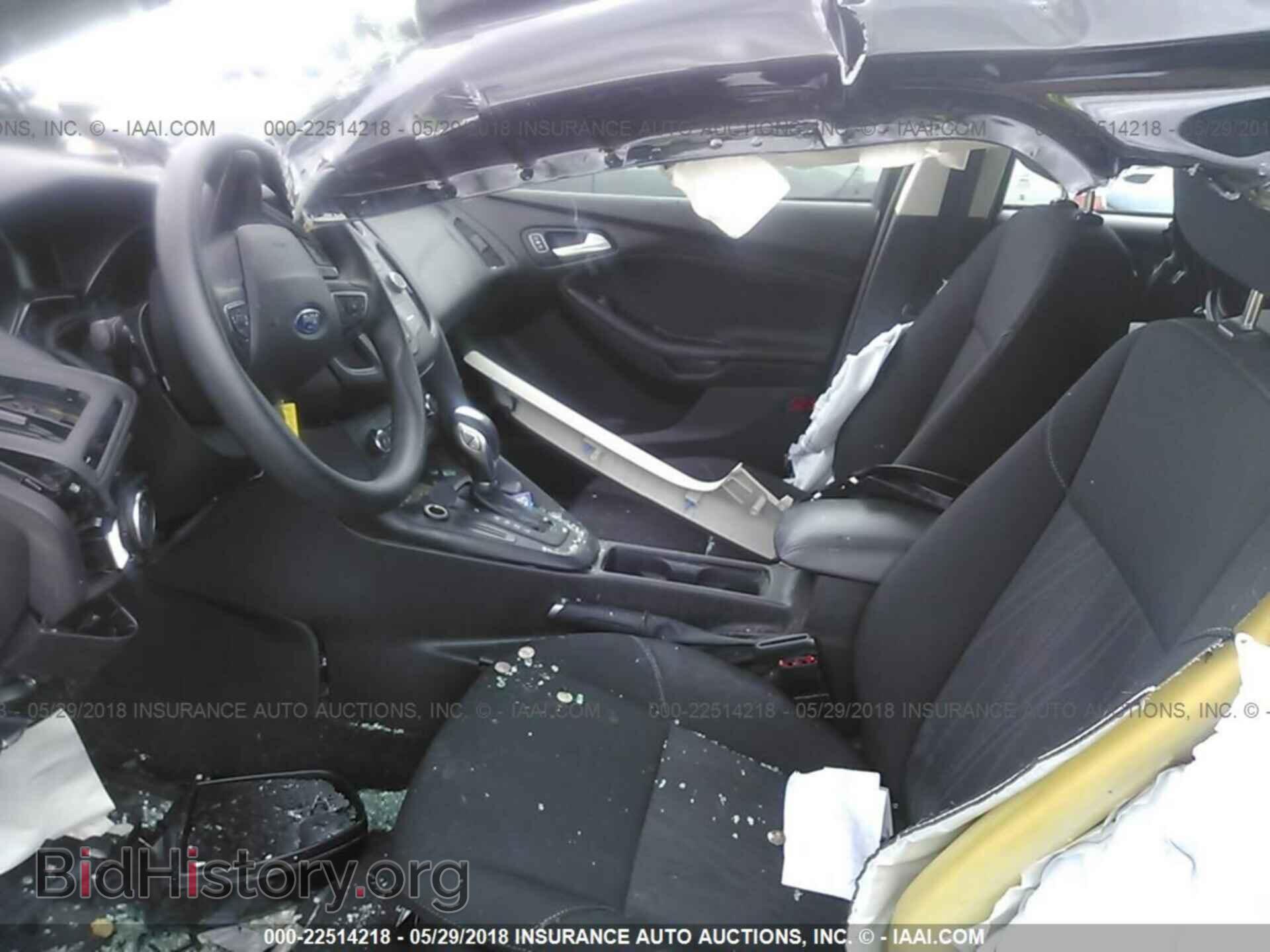 2016 Ford Focus - VIN: 1FADP3K20GL381747 - Photo 5
