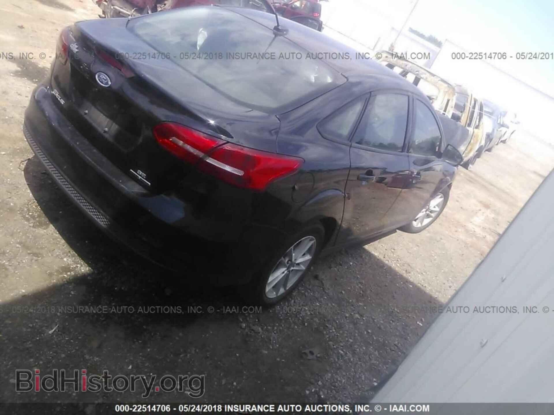 2016 Ford Focus - VIN: 1FADP3F22GL253116 - Photo 4