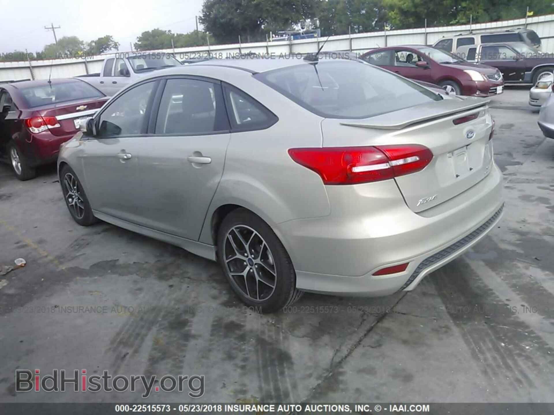 2015 Ford Focus - VIN: 1FADP3F21FL305799 - Photo 3