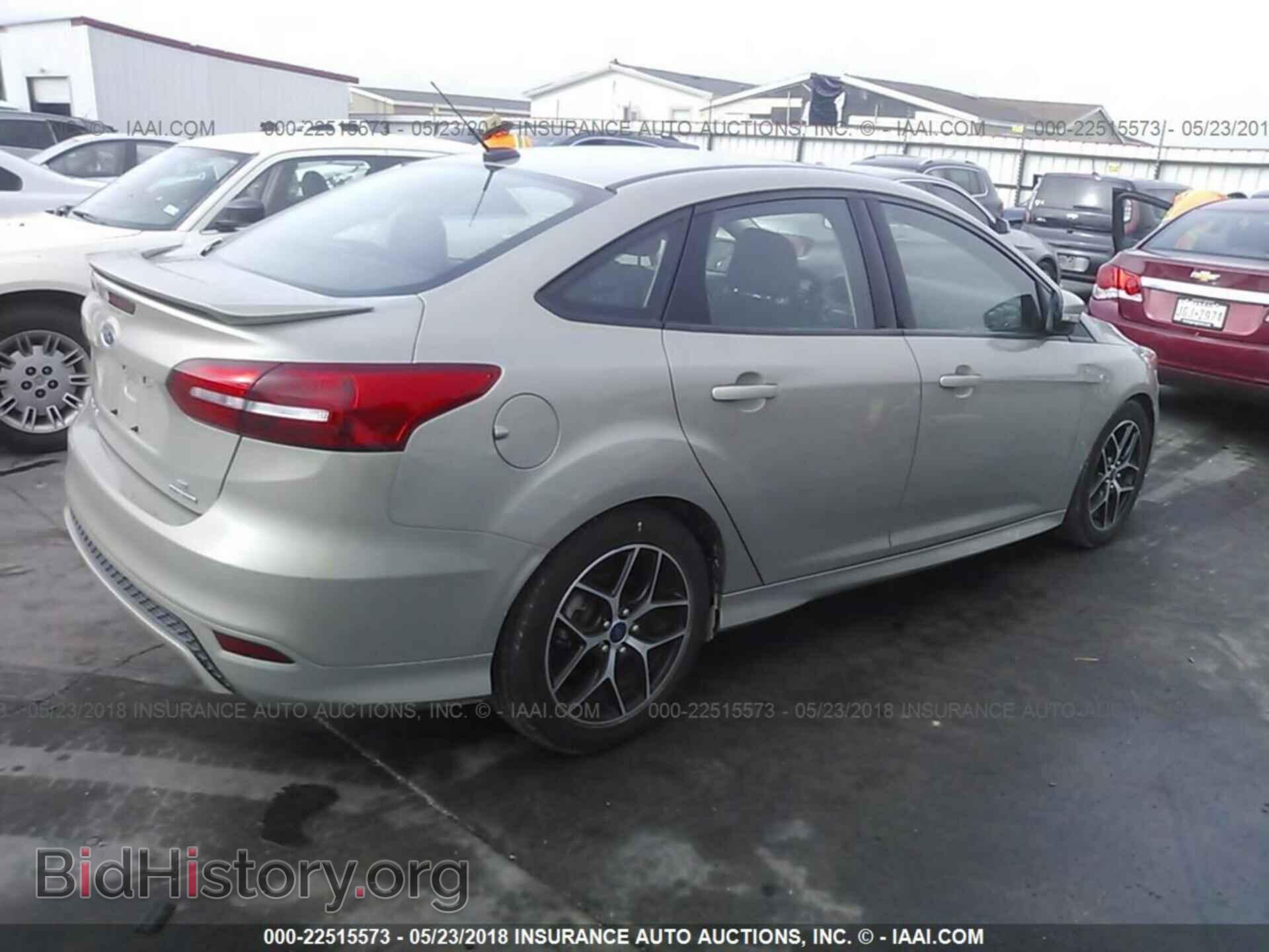 2015 Ford Focus - VIN: 1FADP3F21FL305799 - Photo 4