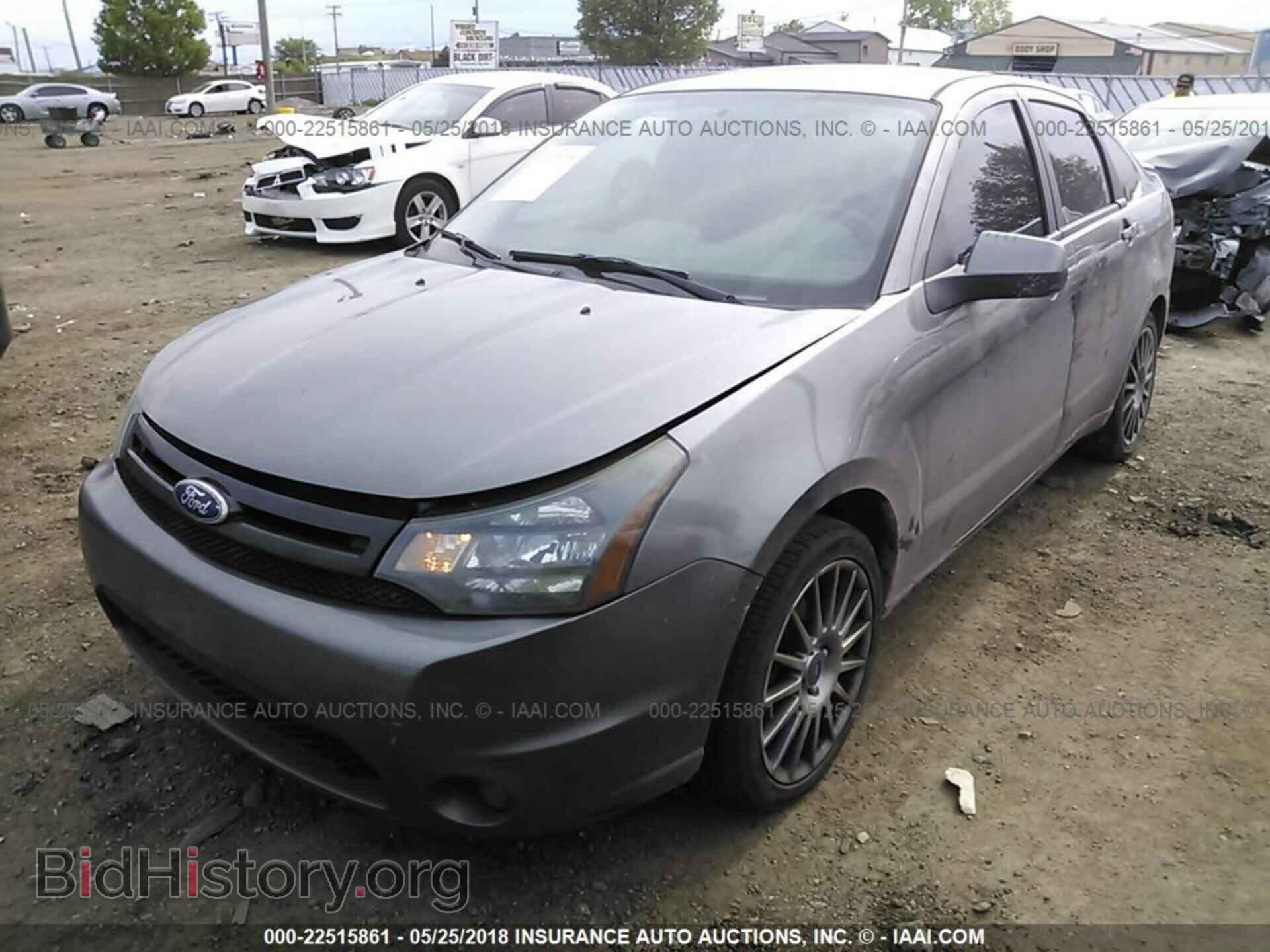 2011 Ford Focus - VIN: 1FAHP3GN8BW162966 - Фото 2