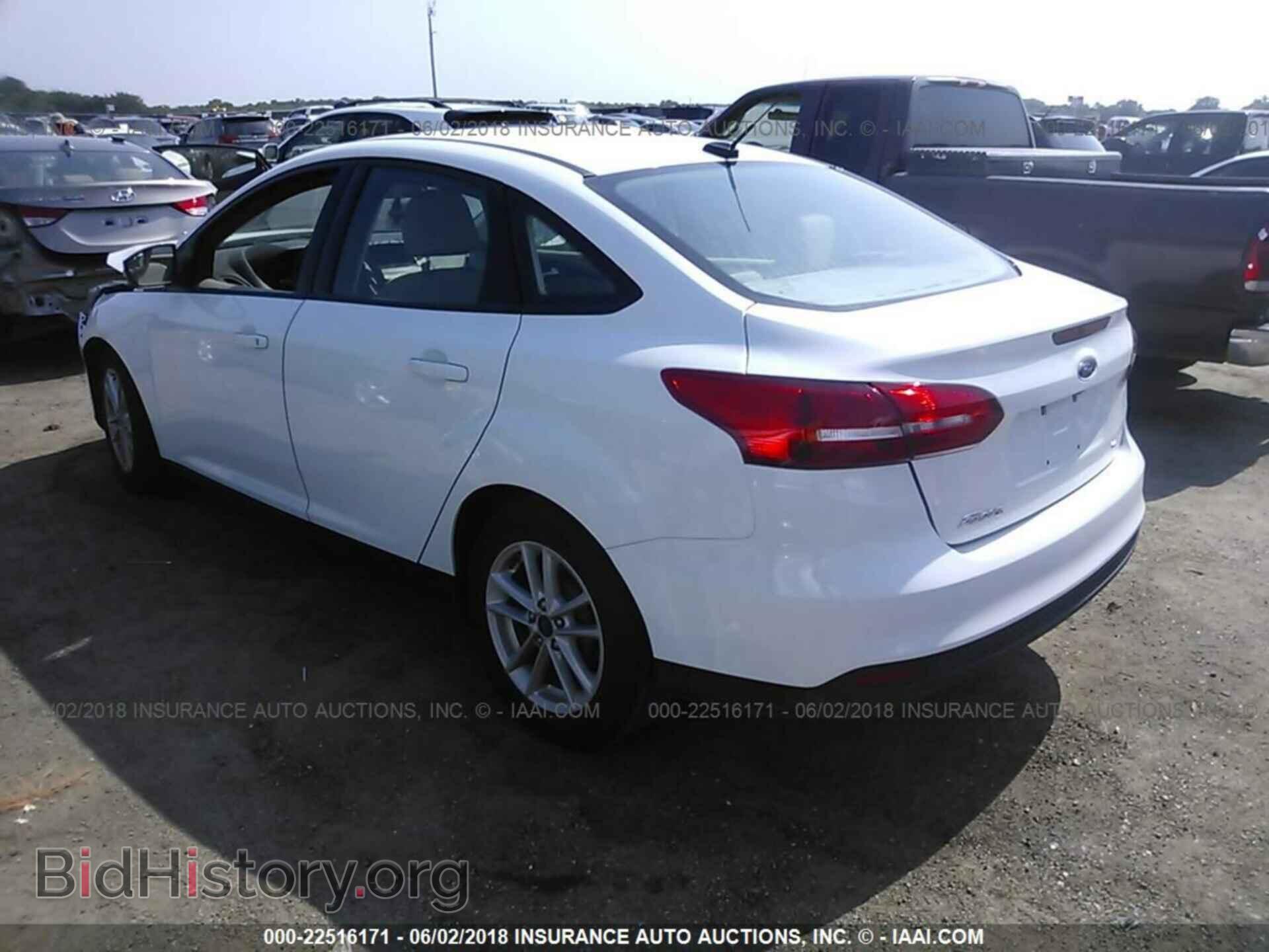 2017 Ford Focus - VIN: 1FADP3F28HL253820 - Photo 3