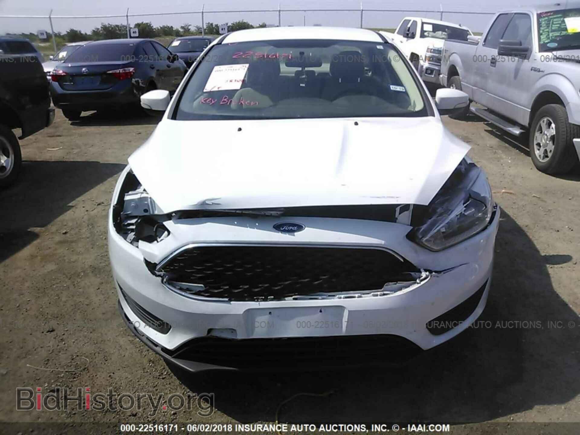 2017 Ford Focus - VIN: 1FADP3F28HL253820 - Photo 6