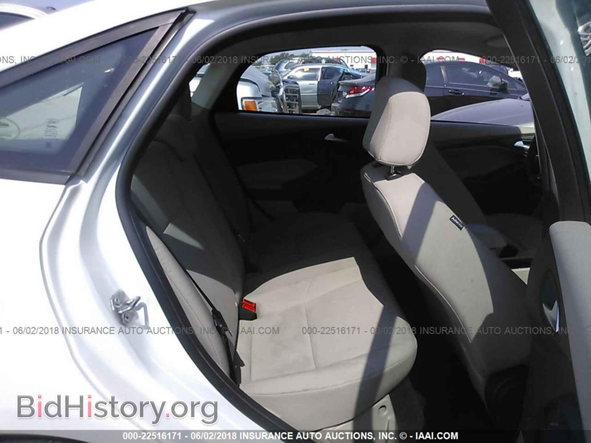2017 Ford Focus - VIN: 1FADP3F28HL253820 - Photo 8