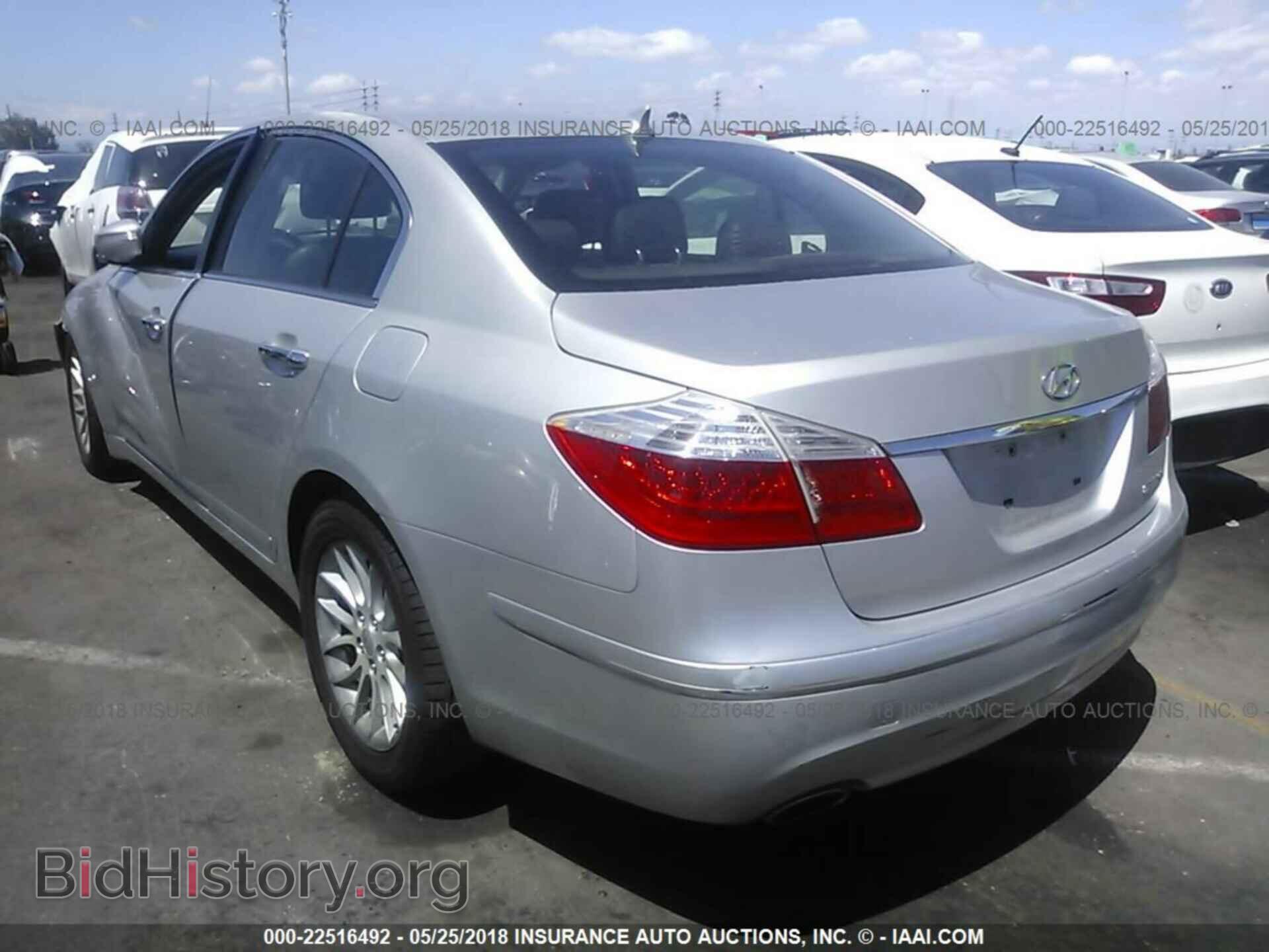 2011 Hyundai Genesis - VIN: KMHGC4DE8BU138041 - Фото 3