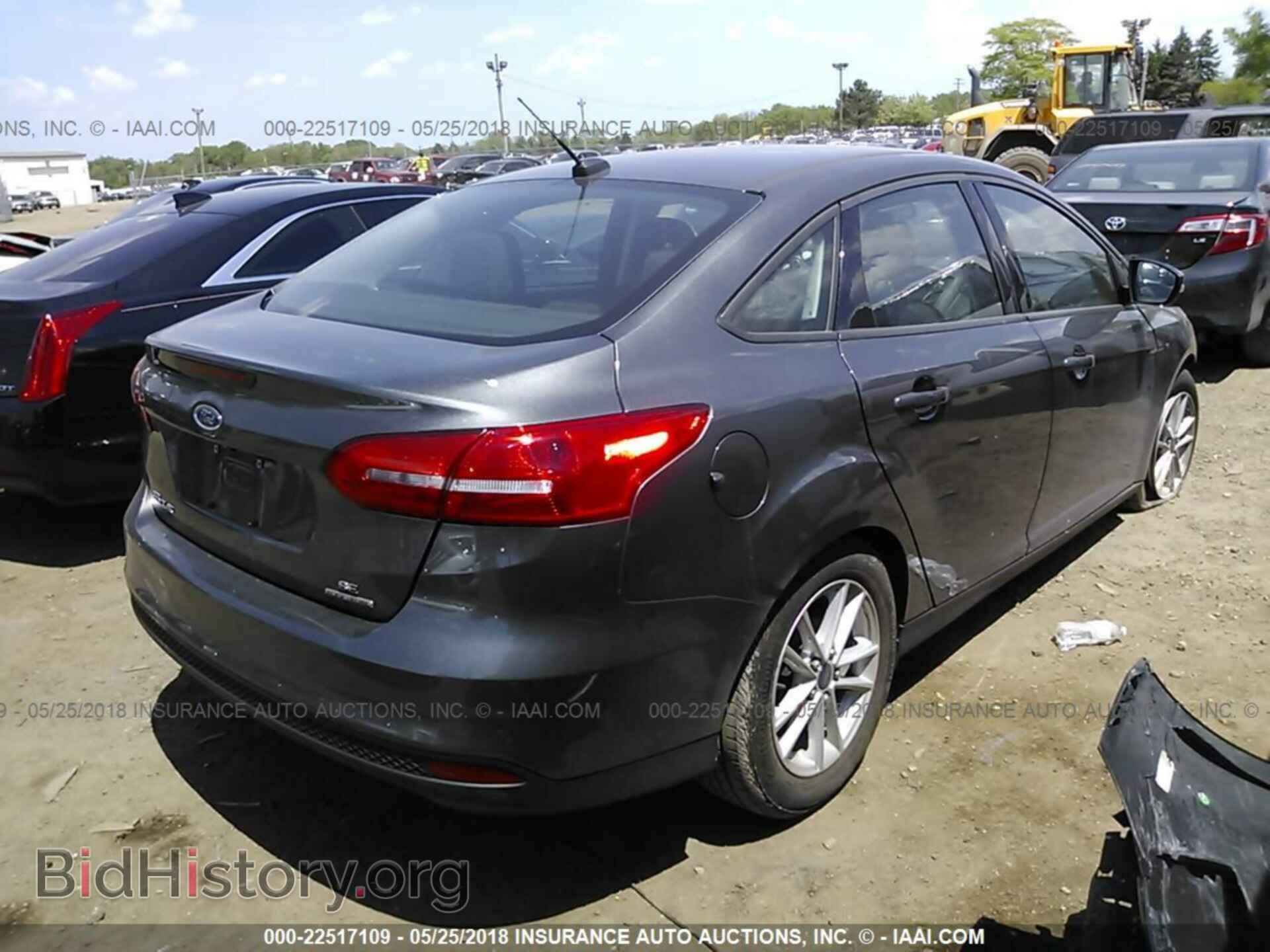 2015 Ford Focus - VIN: 1FADP3F27FL210177 - Photo 4