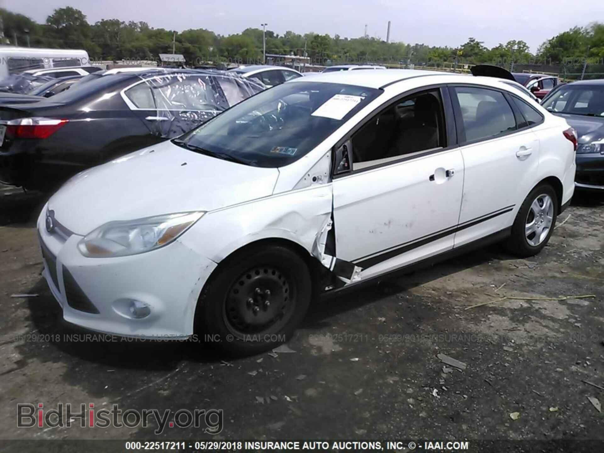 2012 Ford Focus - VIN: 1FAHP3F22CL219219 - Photo 2