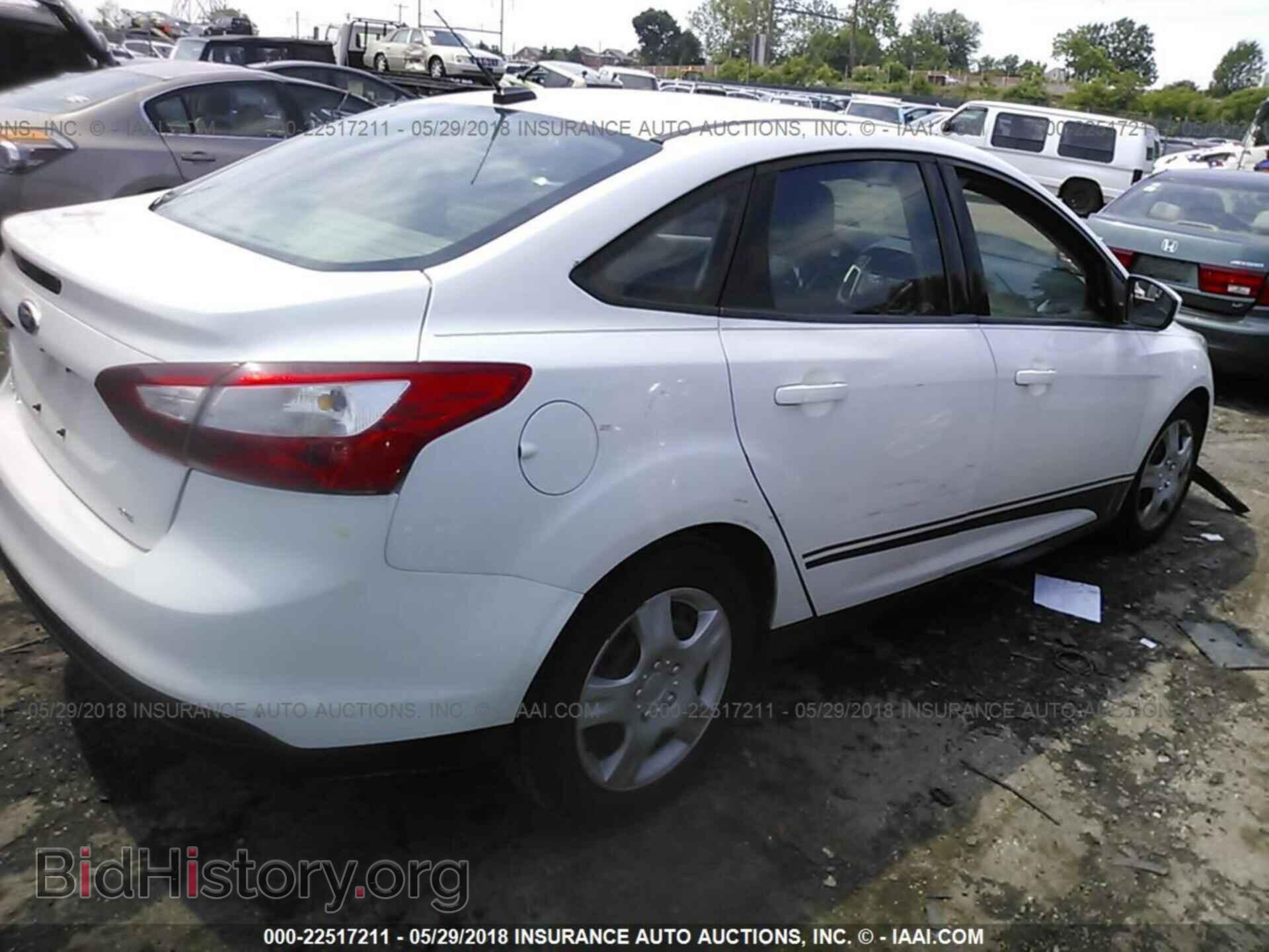 2012 Ford Focus - VIN: 1FAHP3F22CL219219 - Photo 4