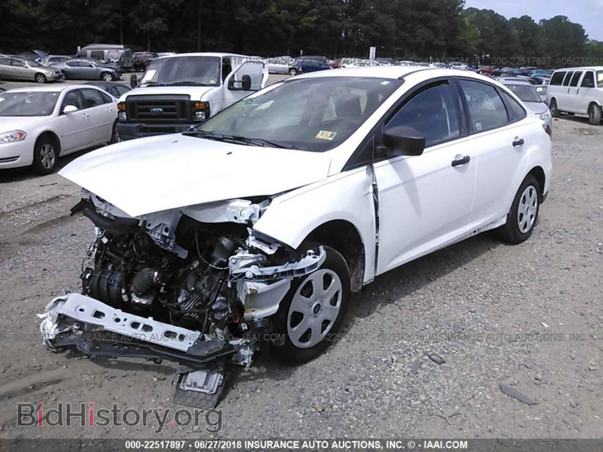 2017 Ford Focus - VIN: 1FADP3E20HL262626 - Photo 2