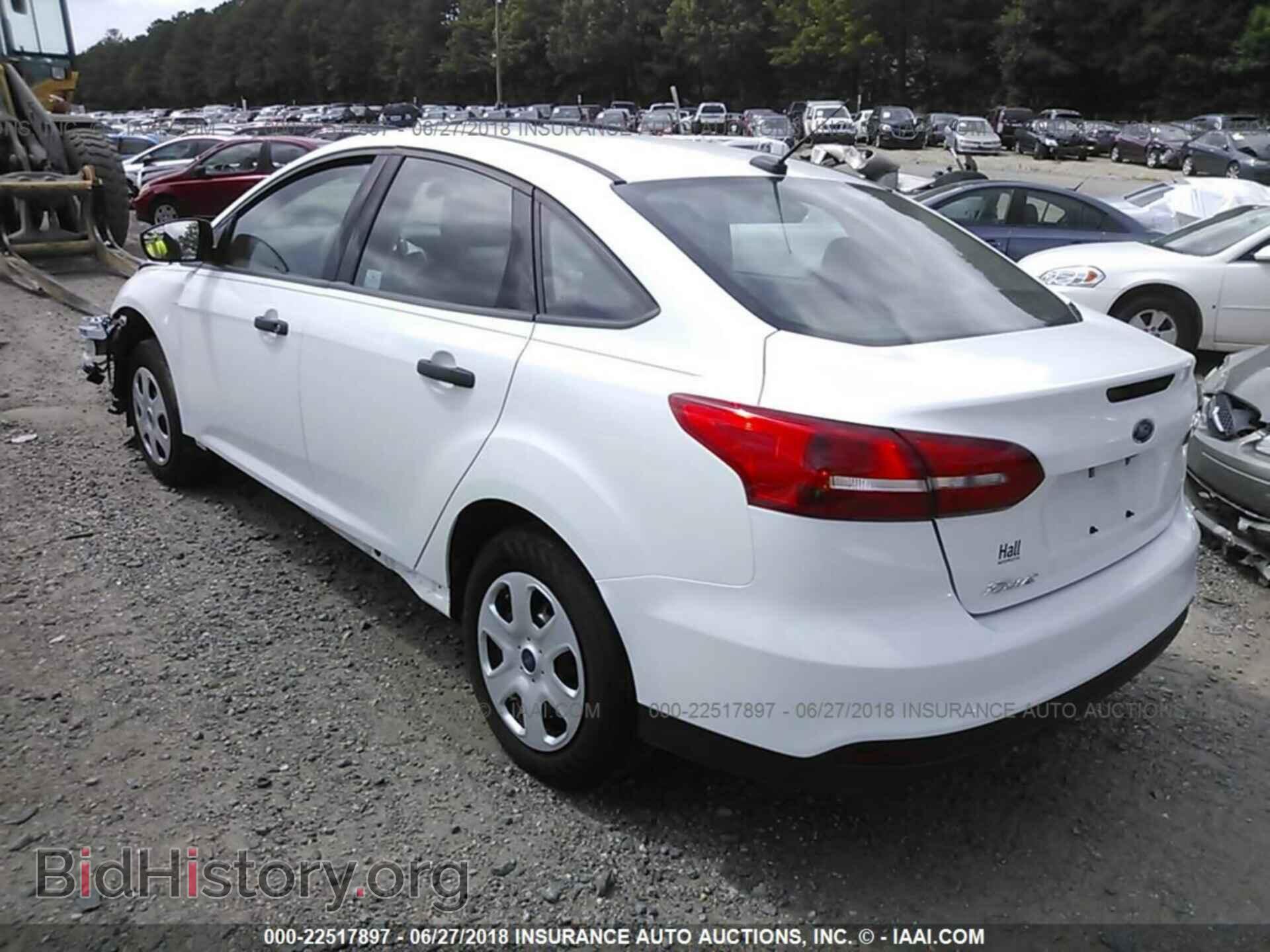 2017 Ford Focus - VIN: 1FADP3E20HL262626 - Photo 3