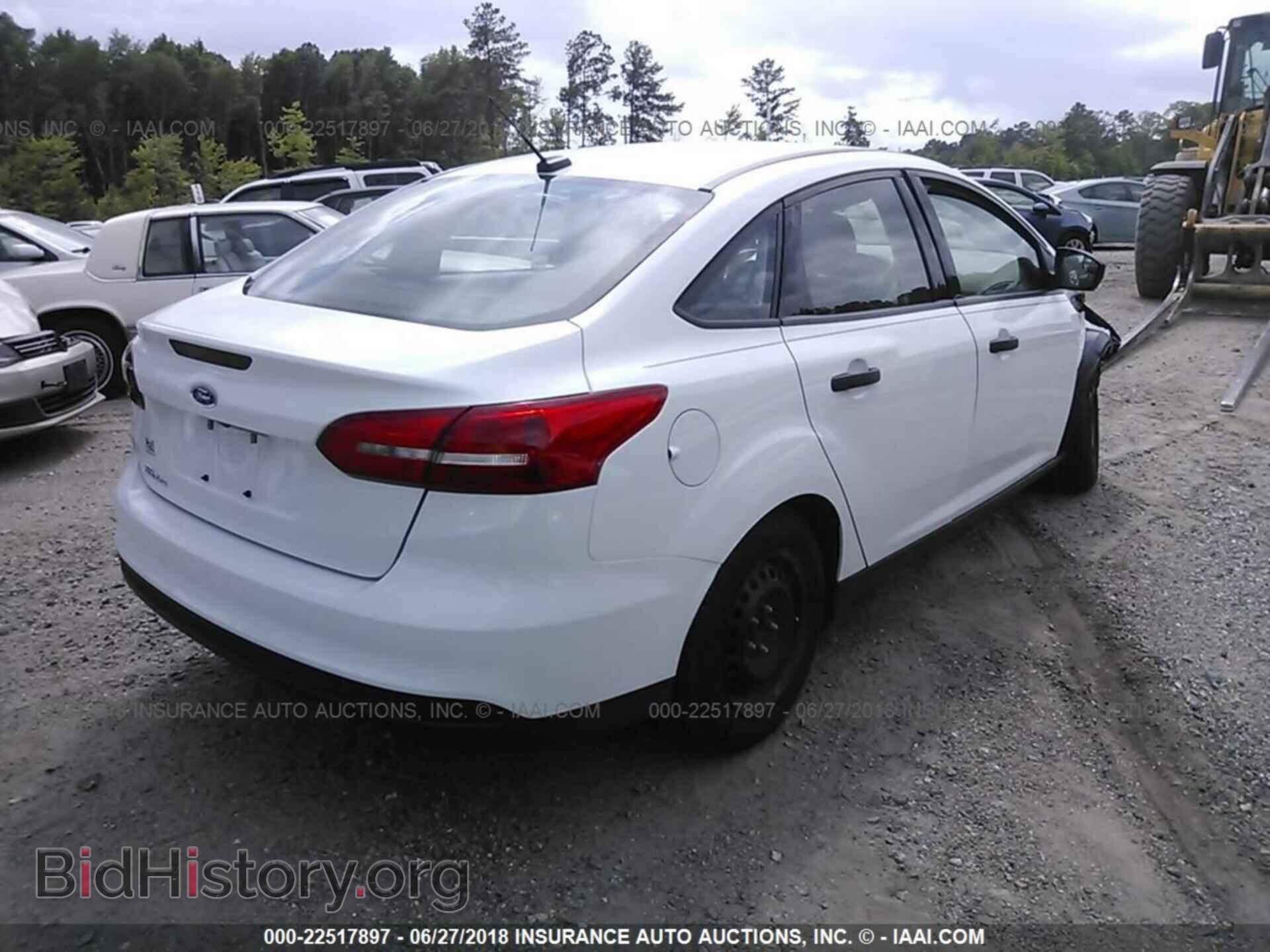 2017 Ford Focus - VIN: 1FADP3E20HL262626 - Photo 4