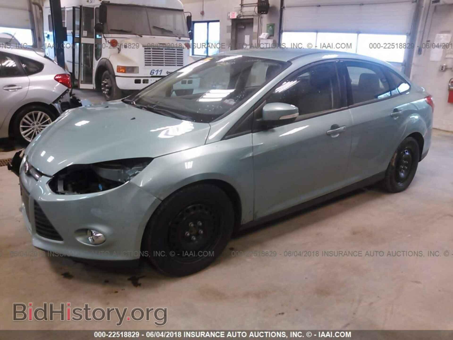 2012 Ford Focus - VIN: 1FAHP3F20CL187256 - Фото 2