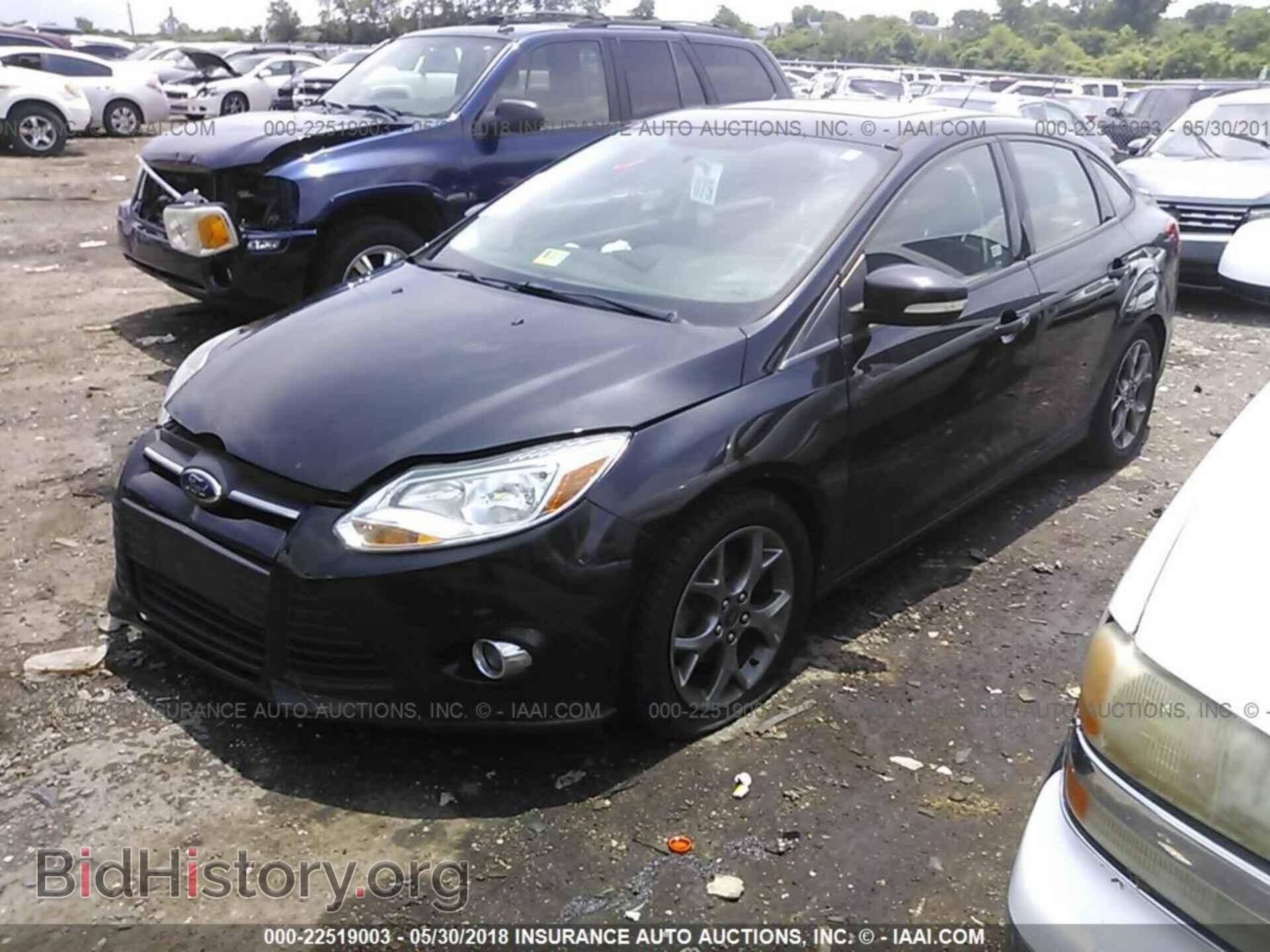 2014 Ford Focus - VIN: 1FADP3F28EL227911 - Фото 2