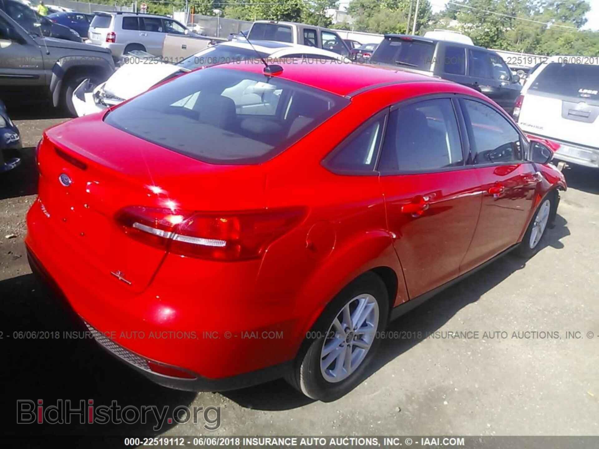 2016 Ford Focus - VIN: 1FADP3F26GL270159 - Photo 4
