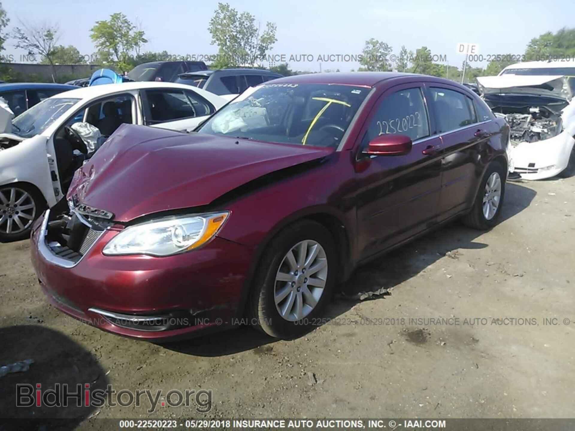 2013 Chrysler 200 - VIN: 1C3CCBBB1DN732889 - Фото 2