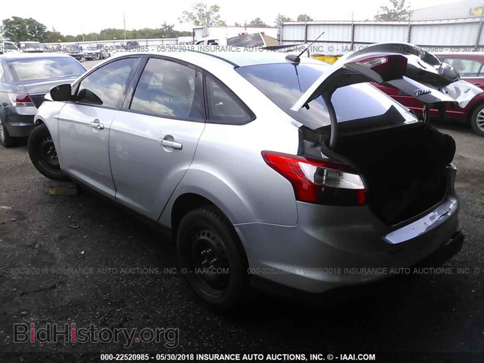 2012 Ford Focus - VIN: 1FAHP3F28CL327733 - Photo 3