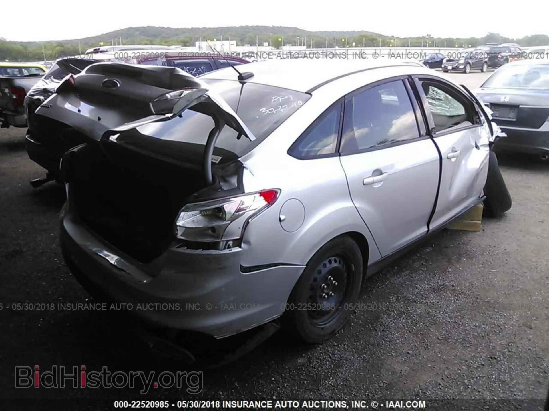2012 Ford Focus - VIN: 1FAHP3F28CL327733 - Photo 4